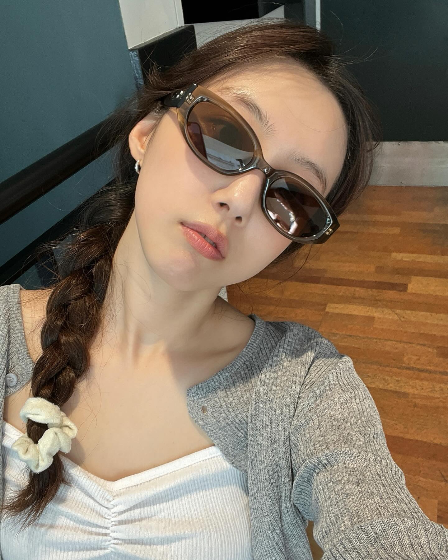 한쪽 땋은머리로 청순 분위기✨🫶 이미지2