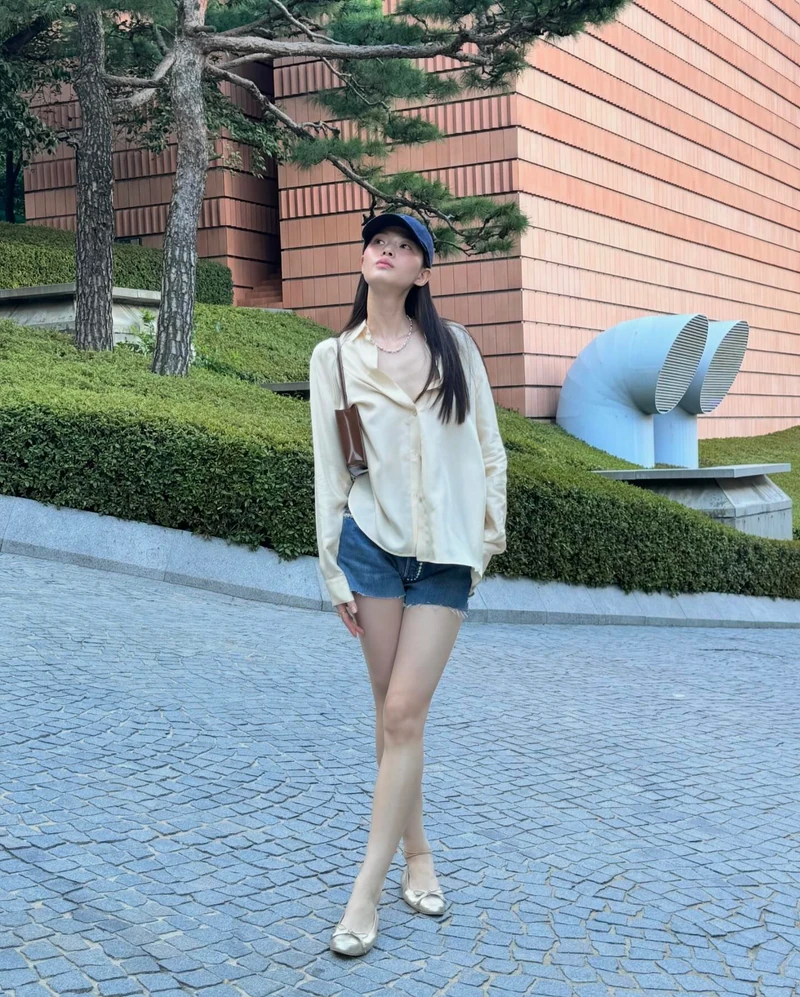 여름에도 포기할 수 없는 셔츠룩💛 이미지5