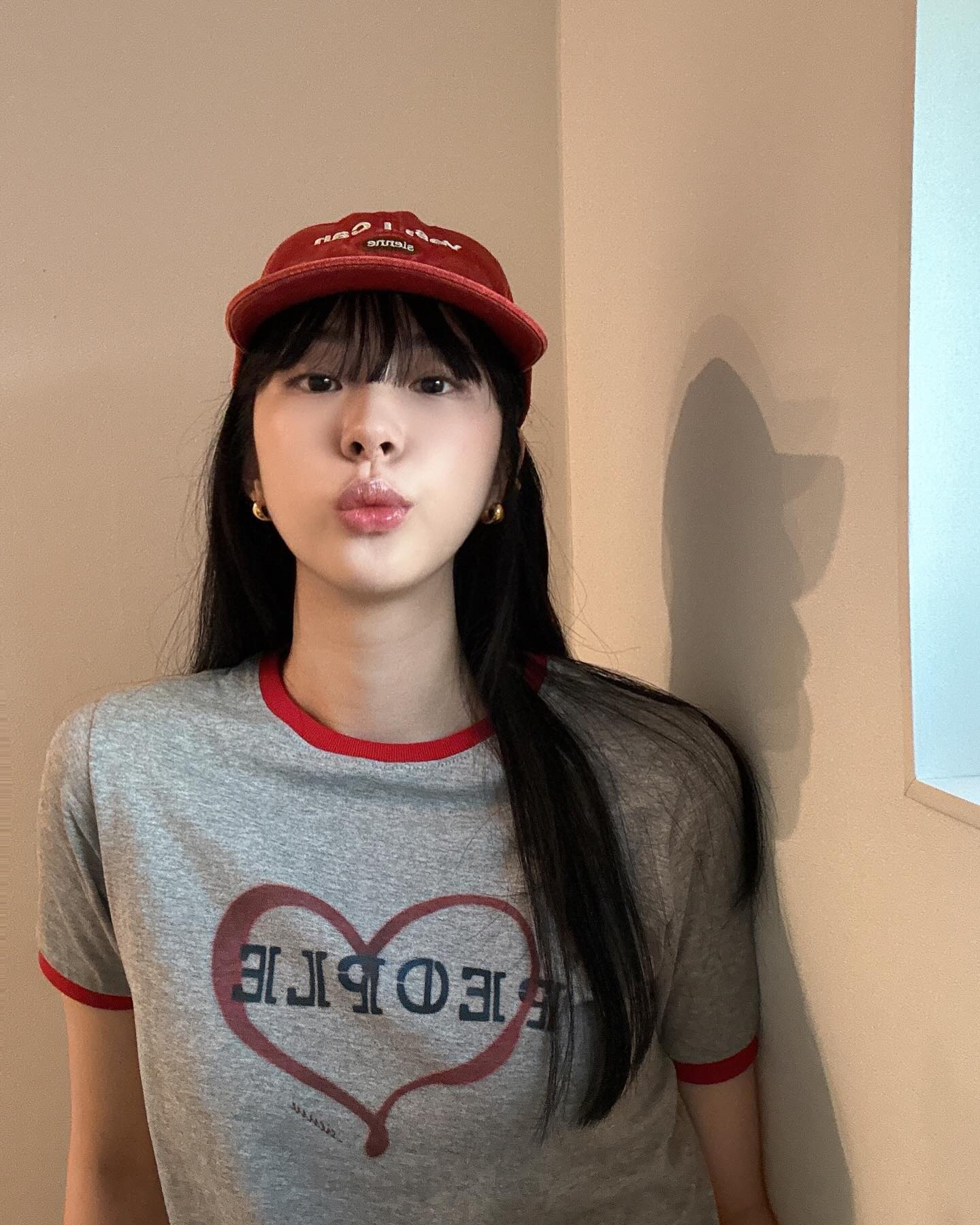 트렌디한 링거티에 볼캡 더해 꾸안꾸룩🧢 이미지1