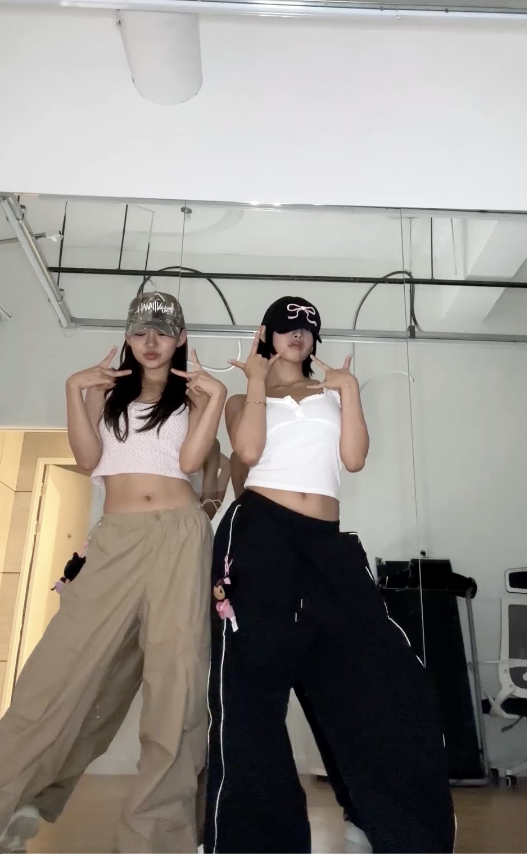 키링까지 맞춘 쥴띠의 시밀러룩❤️‍🔥 이미지