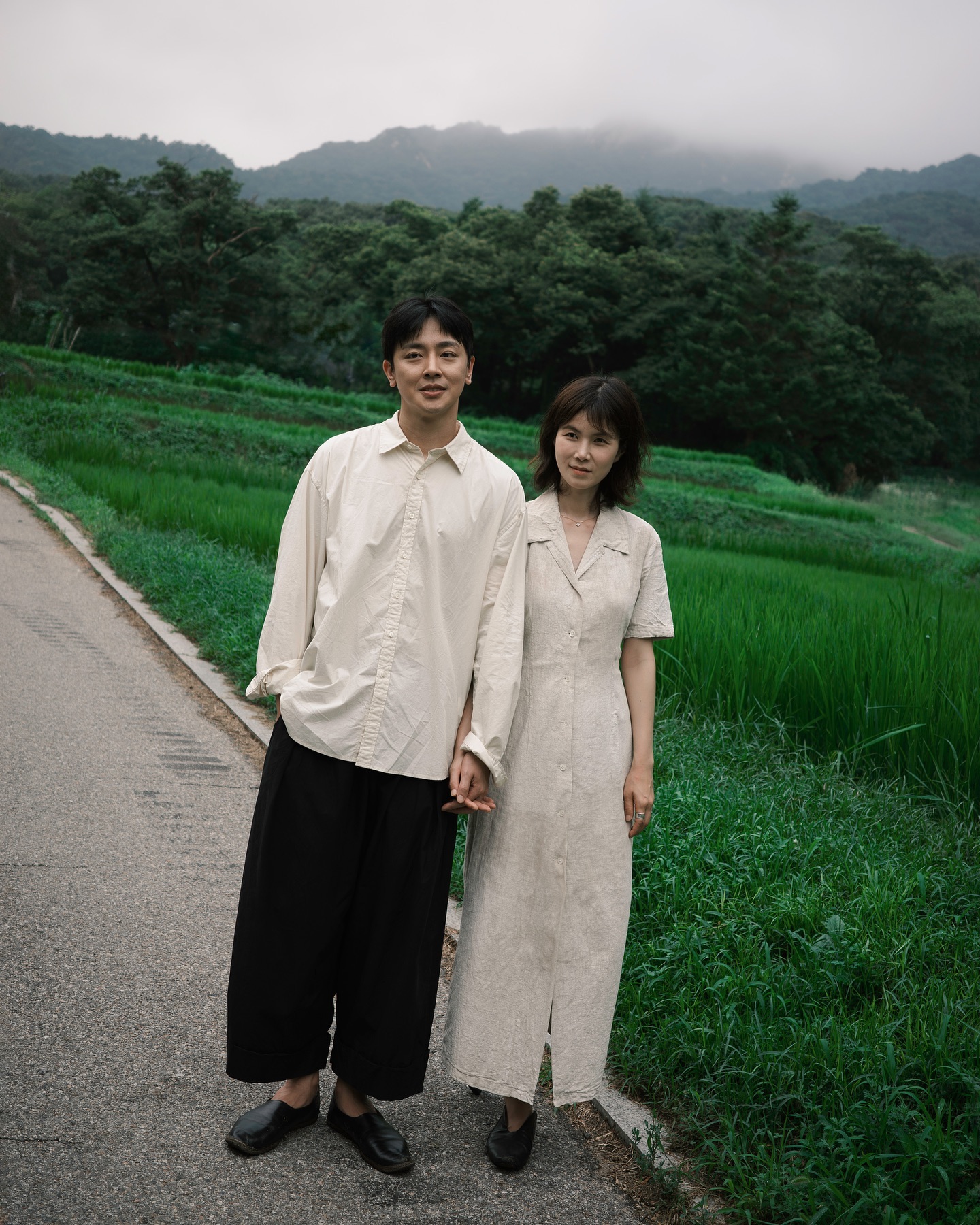 공민정❤️장재호 진짜 부부된다💍

tvN 드라마 ‘내 남편과 결혼해줘’에서 부부로 호흡을 맞췄던 배우 공민정과 장재호가 실제 부부가 됩니다. 1986년생 동갑내기인 두 사람은 친구로 지내다가 드라마에서 호흡을 맞추며 연인으로 발전했고, 부부의 연을 맺게 되었는데요. 오는 9월 일가 친척들 및 가까운 지인들과 소소하게 비공개 결혼식을 치를 예정입니다. 이미지