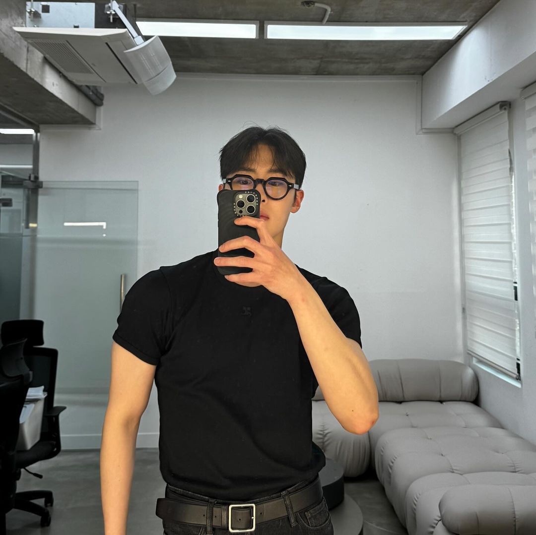 검정티는 넣어입읍시다😎 이미지