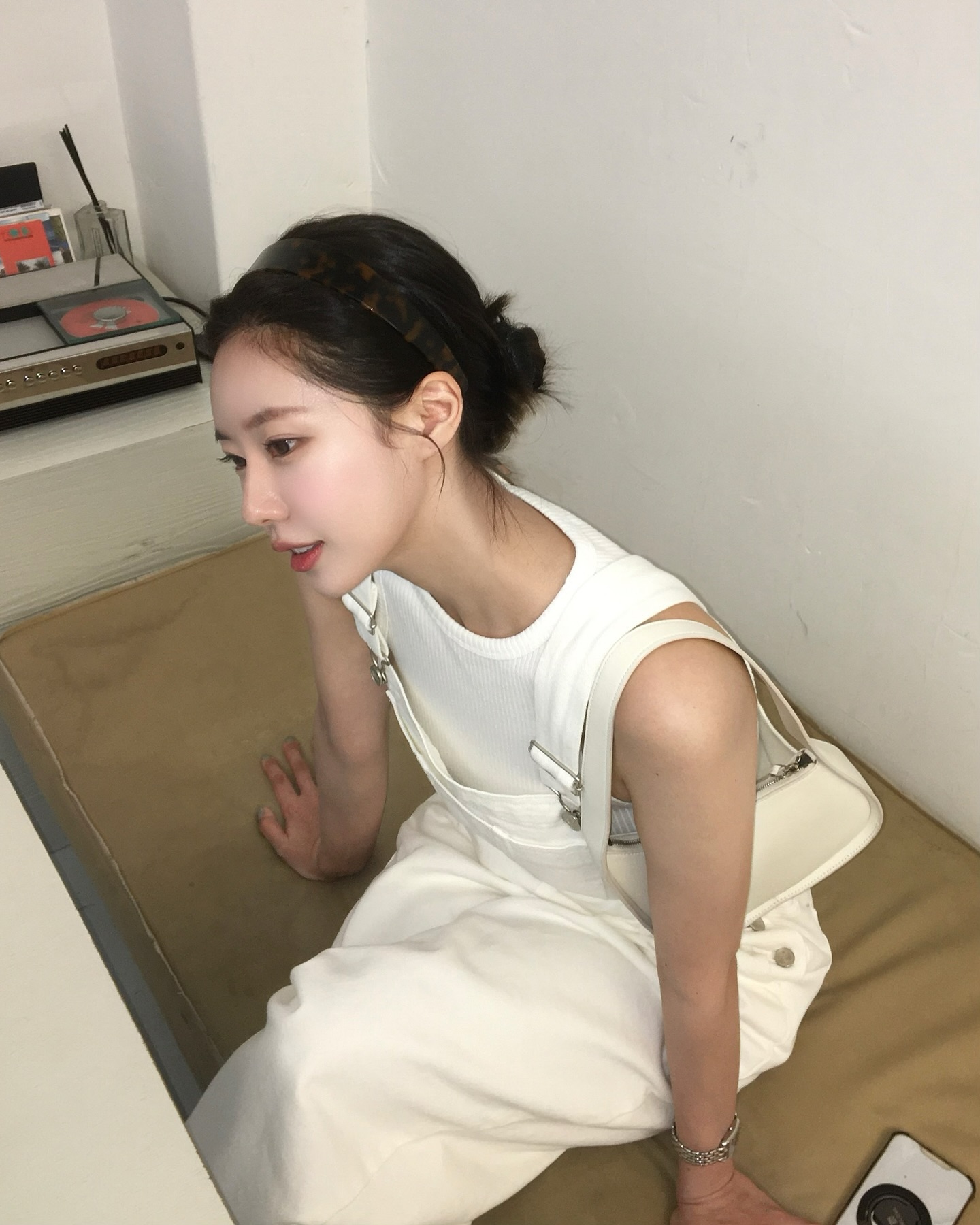 오버롤에 흰색 이너 찰떡궁합🤍🍡 이미지2