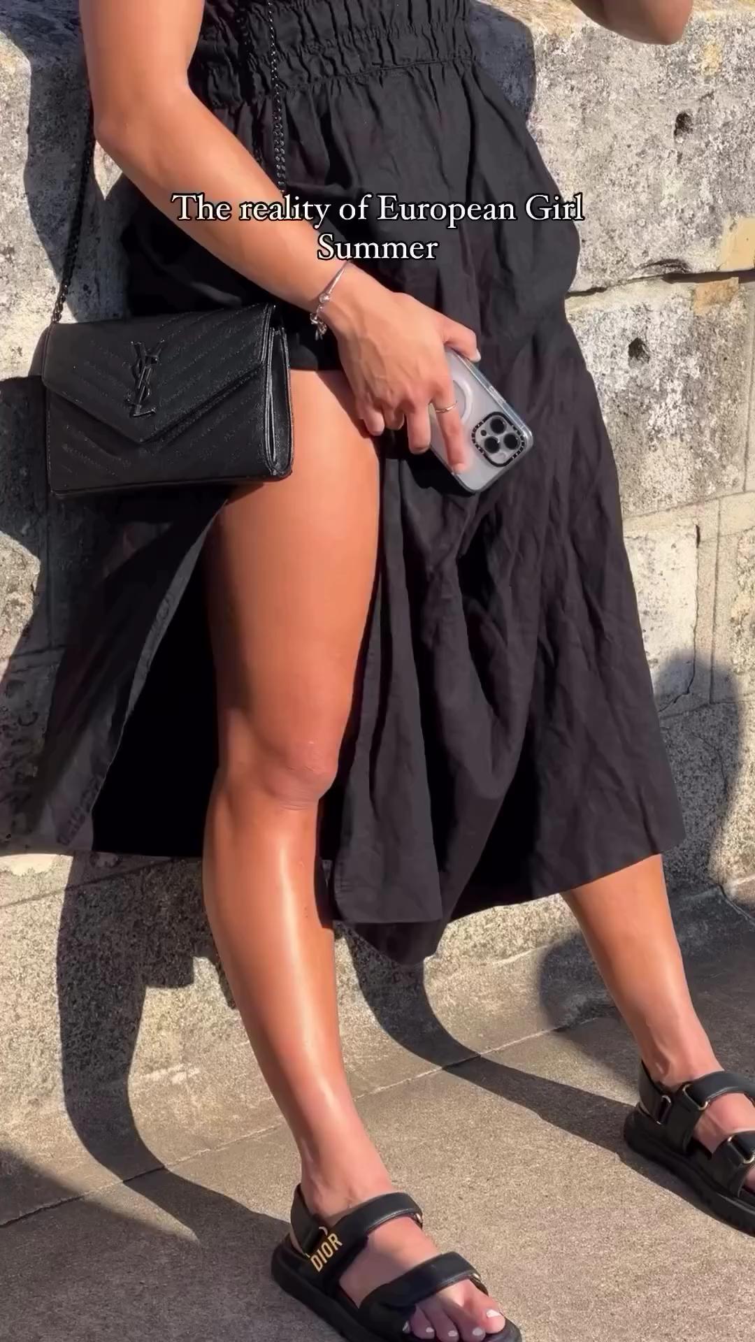 더위 속 유럽 언니들 원피스 대처법👗☀️더워도 너무 덥다…. 힘내자요! 내일이면 말복🍗 이미지