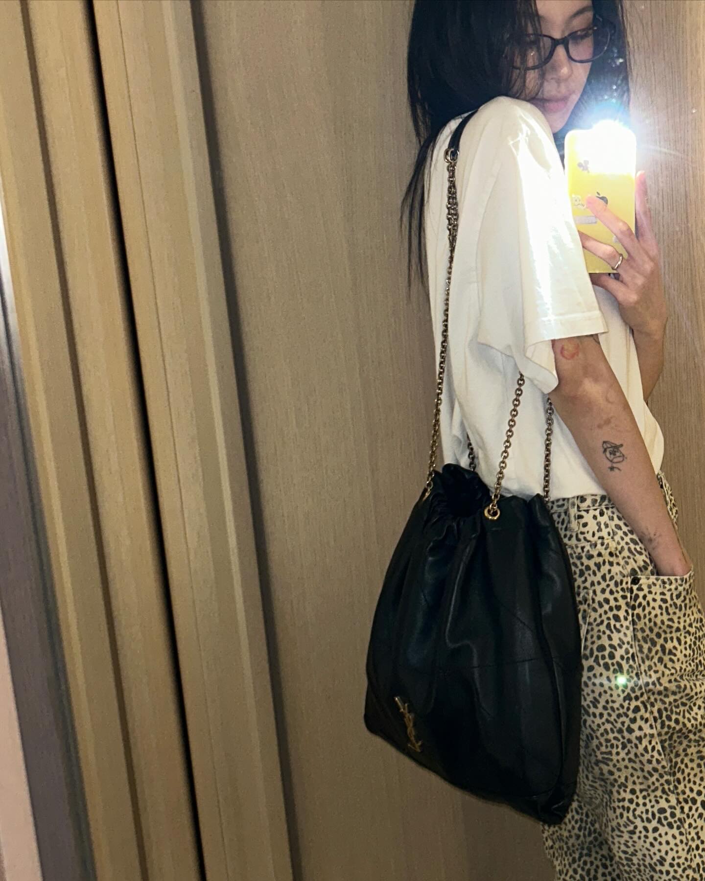 셀럽들의 요즘 데일리백은👜✨ 이미지"