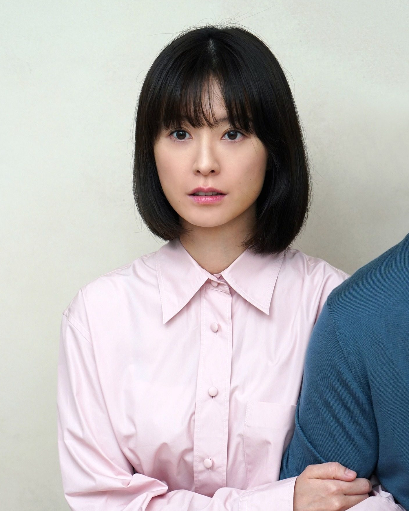 주지훈X정유미👩🏻‍❤️‍👨🏻기대되는 조합!

주지훈과 정유미가 하반기 기대작으로 손꼽히는 tvN 새 드라마 ‘사랑은 외나무다리에서’ 로맨스 호흡을 맞춥니다. ‘사랑은 외나무다리에서’는 같은 날, 같은 이름으로 태어나 집안 대대로 원수인 석지원(주지훈)과 윤지원(정유미)이 18년 만에 재회하면서 펼쳐지는 전쟁 같은 외나무다리 로맨스인데요. 정유미의 드라마 복귀와 ‘궁’ 이후 오랜만에 로맨스에 도전하는 주지훈의 비주얼 케미와 환상적인 연기 합에 관심이 커지고 있습니다. 이미지