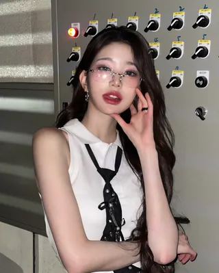 언니들 긱시크 필수템🤍무테안경 이미지