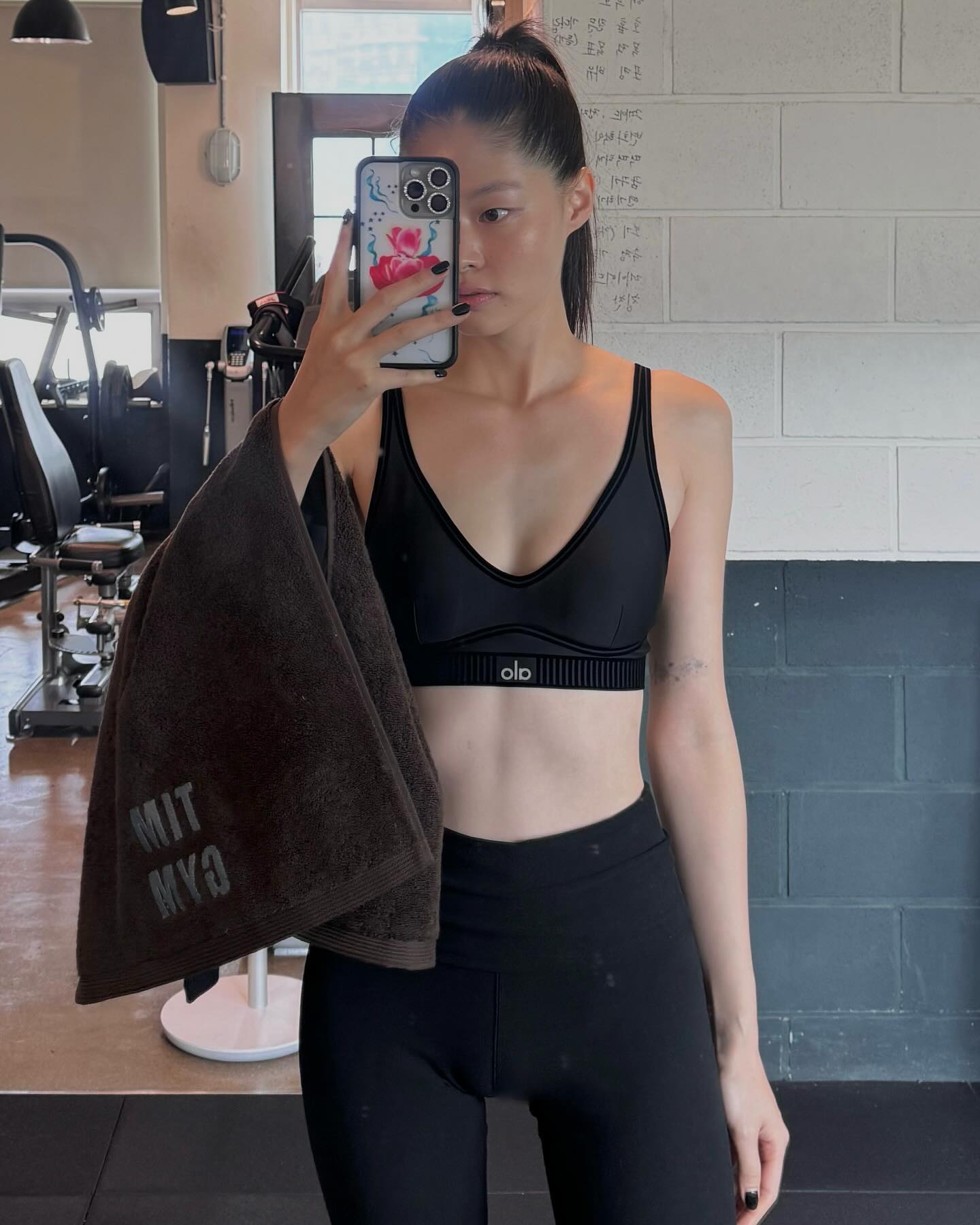 애슬레저 룩은 이렇게 완성🖤✨
예쁜 운동복 입고 인생샷 찍자❤️‍🔥 이미지