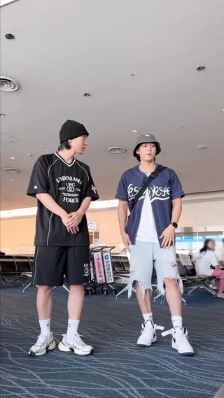 부끄럽지만 추억 기록해야지👯♀️✈️
비투비 은광&민혁처럼 여행 떠나기 전 몰래(?) 찍기🤫 @어때? 이미지