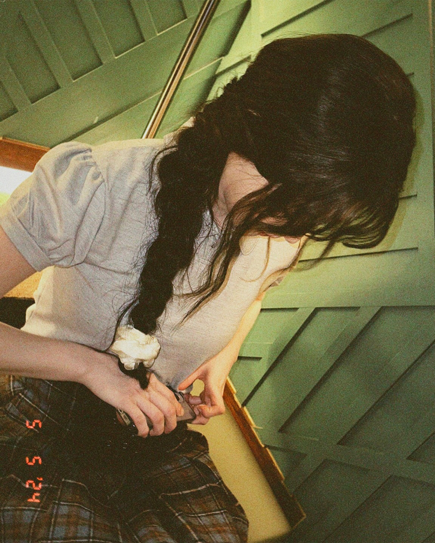 청순한 헤어 스타일이 끌릴 때🎀
한쪽으로 땋은 머리에 스크런치로 러블리 포인트 더하기📿🤍 이미지6