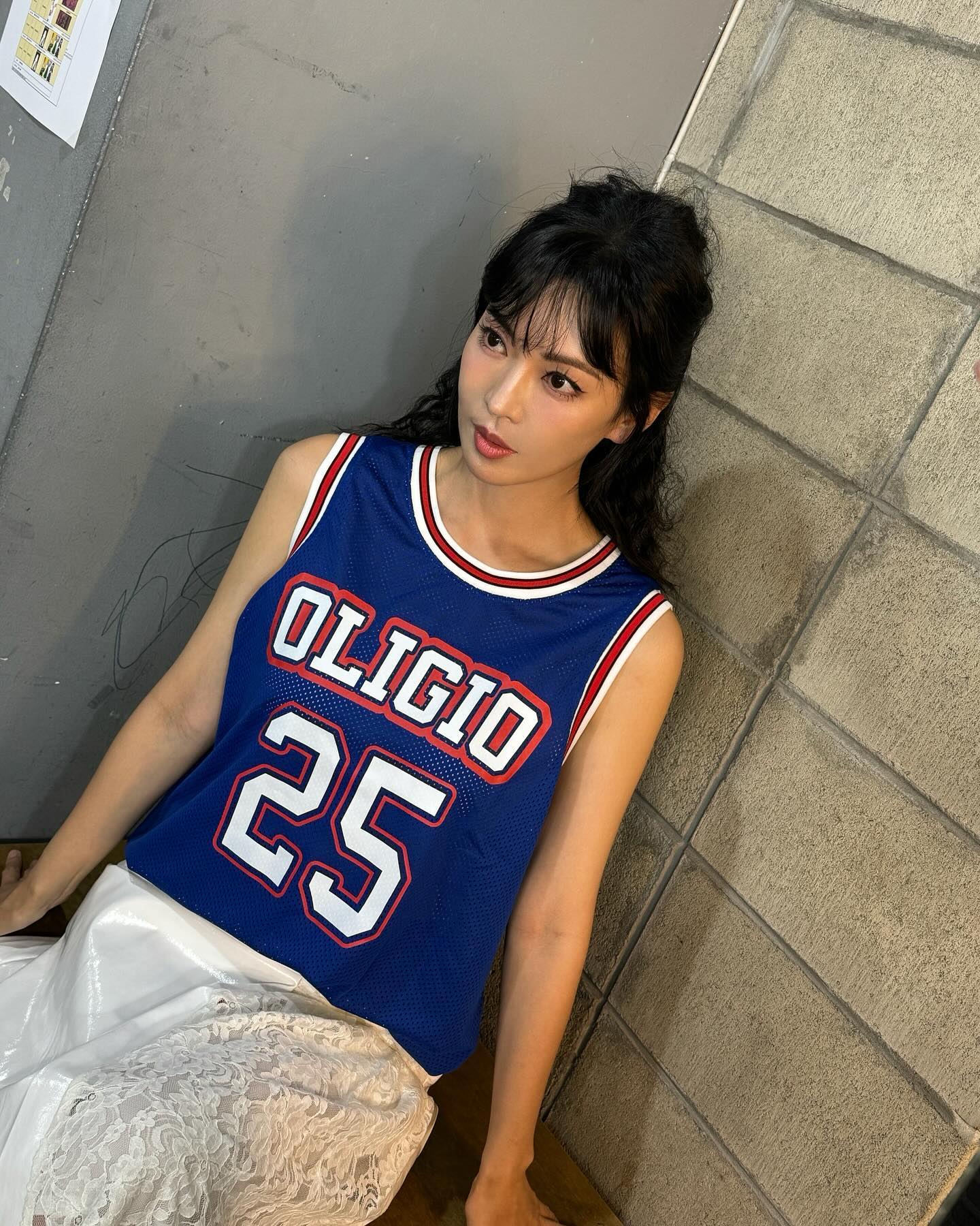 블록코어룩+스커트 매치🤍🖤힙블리 이미지6