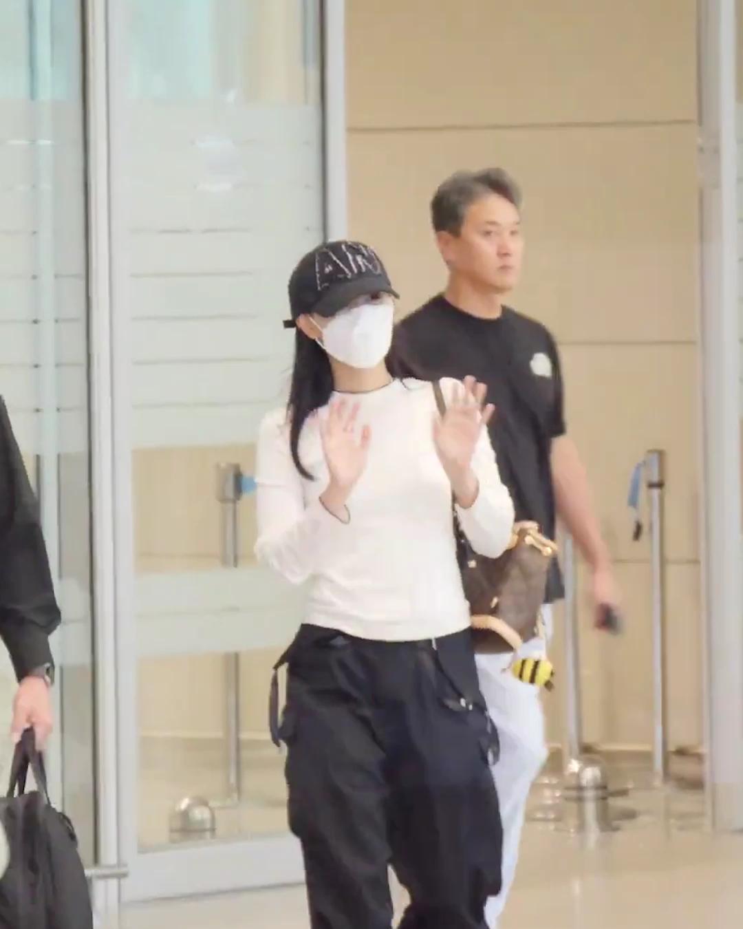 모노그램 백팩🤎루이비통 몽수리 이미지
