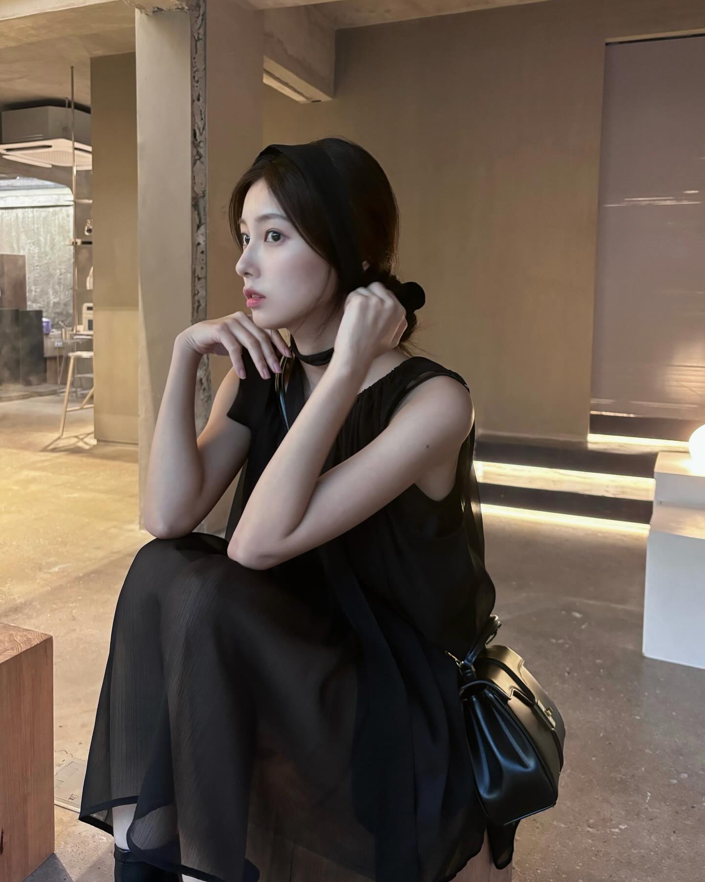 셀럽들이 사랑하는 셀린느백🖤👜
시크하게 때론 클래식하게✔️ 언니들 셀린템 리스트업🙌

1. 강혜원: 스몰 16백, 550만 원. / 틴 빅투아르백, 455만 원 

2. 한혜진: 미디엄 루이즈백, 435만 원.

3. 기은세: 미디엄 클래식 파니에, 99만 원.

4. 김소은: 퀴르 트리오페 베사체, 230만 원.

5. 다니엘: 틴 니노백, 440만 원.

6. 최지우: 스몰 16백, 550만 원.

7. 김히어라: 미디엄 틸리백, 310만 원. 이미지