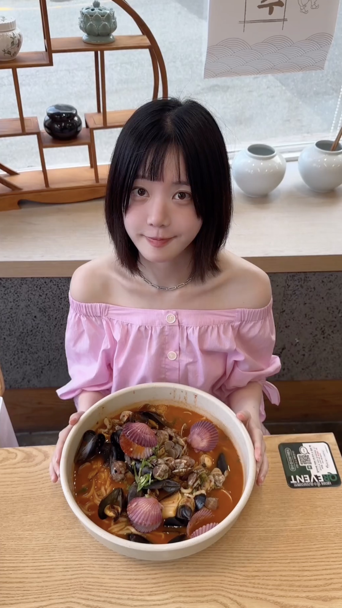 유비언니 귀여움에 기절중🤦🏻‍♀️💘
맛집 투어 하면서 찍기 좋은 귀여운 릴스 추천🍰🍜🍔 @같이찍자 이미지