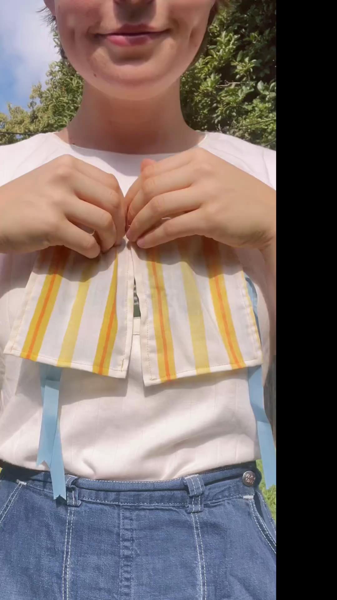 가슴에 창문 하나쯤 품어야지🪟❤️‍🩹
커튼까지 달아서 꾸미는 나만의 티셔츠👕 어때 @사줄까?🤑

영상 속 독특한 커튼 티셔츠는 해외 브랜드 'OK Soup Studio'에서 선보인 특별한 아이템입니다. 손으로 직접 조각한 도안을 바탕으로 섬유 잉크로 프린트하고, 프리핸드 머신으로 자수 디테일을 더한 후, 재활용 원단으로 만든 입체적인 커튼을 부착하여 완성되었습니다. 오랜 시간 동안 구상한 아이디어를 현실로 만들어낸 이 티셔츠는 독창적인 디자인과 재활용 원단을 사용하여 더욱 특별합니다. 

OK Soup Studio의 인스타그램에서 다양한 패션 아이템들을 만나보세요. 여러분도 창의적인 아이디어로 나만의 개성 넘치는 작품을 만들어 보는 건 어떨까요?✨ 이미지