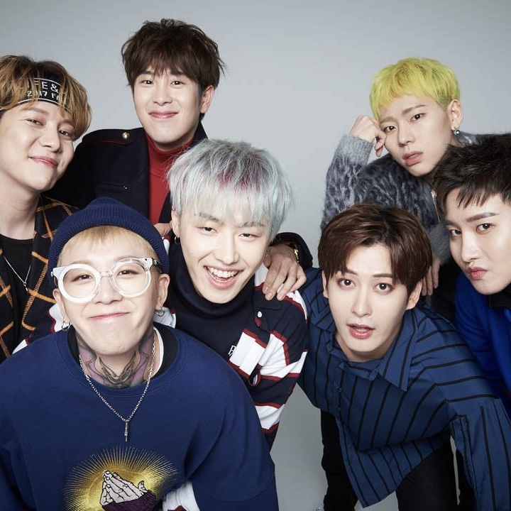 이게 얼마만에 블락비 완전체야🐝
블락비가 내일(6일) 방송되는 ‘더 시즌즈-지코의 아티스트’ 마지막 화에 완전체로 출연합니다. 블락비 멤버들은 MC 지코를 위해 완전체 출연을 결정했으며, ‘지코의 아티스트’ 마지막 회를 더욱 의미 있게 장식할 예정인데요. 지난 2022년 해병대 군악대 정기연주회 이후 2년 만에 선보이는 완전체 무대일뿐더러 이날 녹화에서 피오가 내년 컴백 예정이라고 말한 것으로 전해져 관심이 쏠리고 있습니다. 이미지4