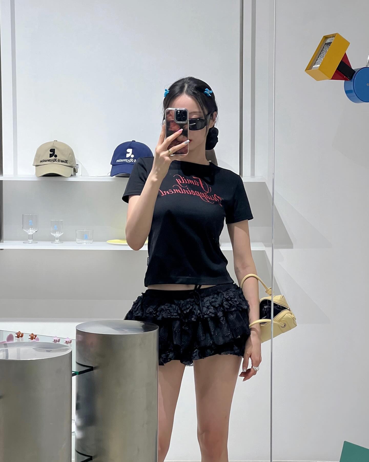 크롭티는 그래픽으로 키치한 맛👅 이미지