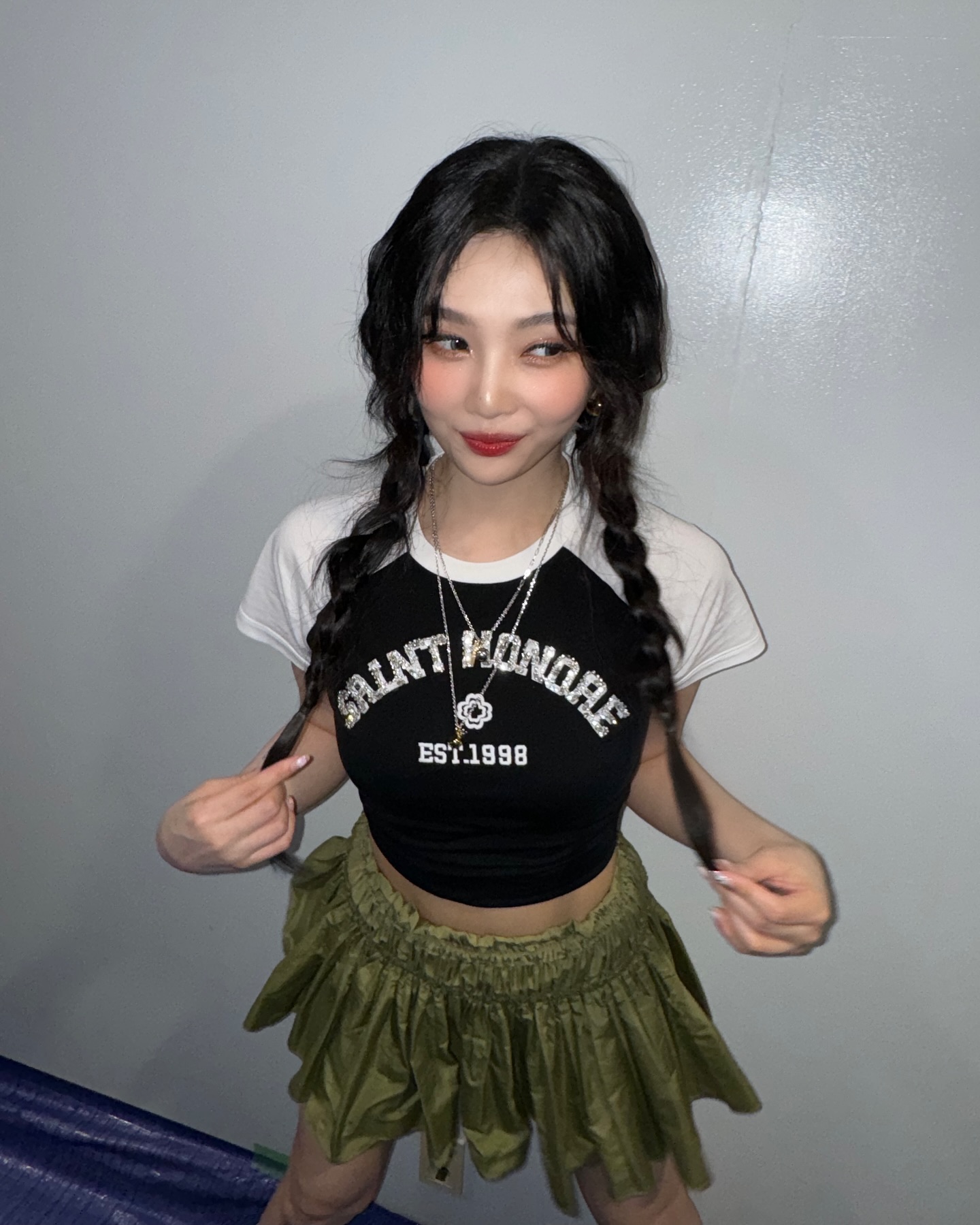 크롭티는 그래픽으로 키치한 맛👅 이미지