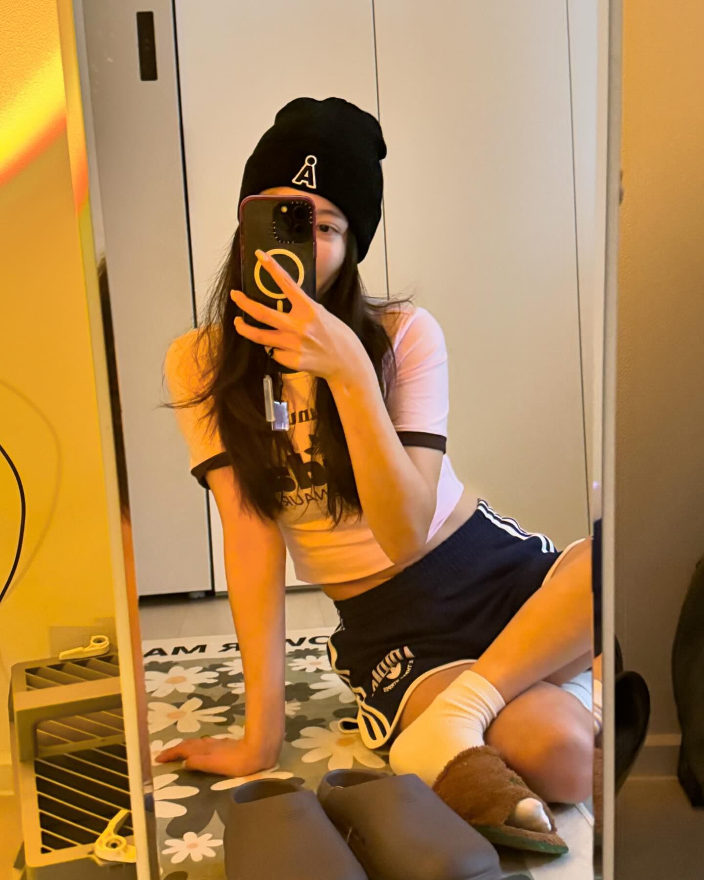 크롭티는 그래픽으로 키치한 맛👅 이미지