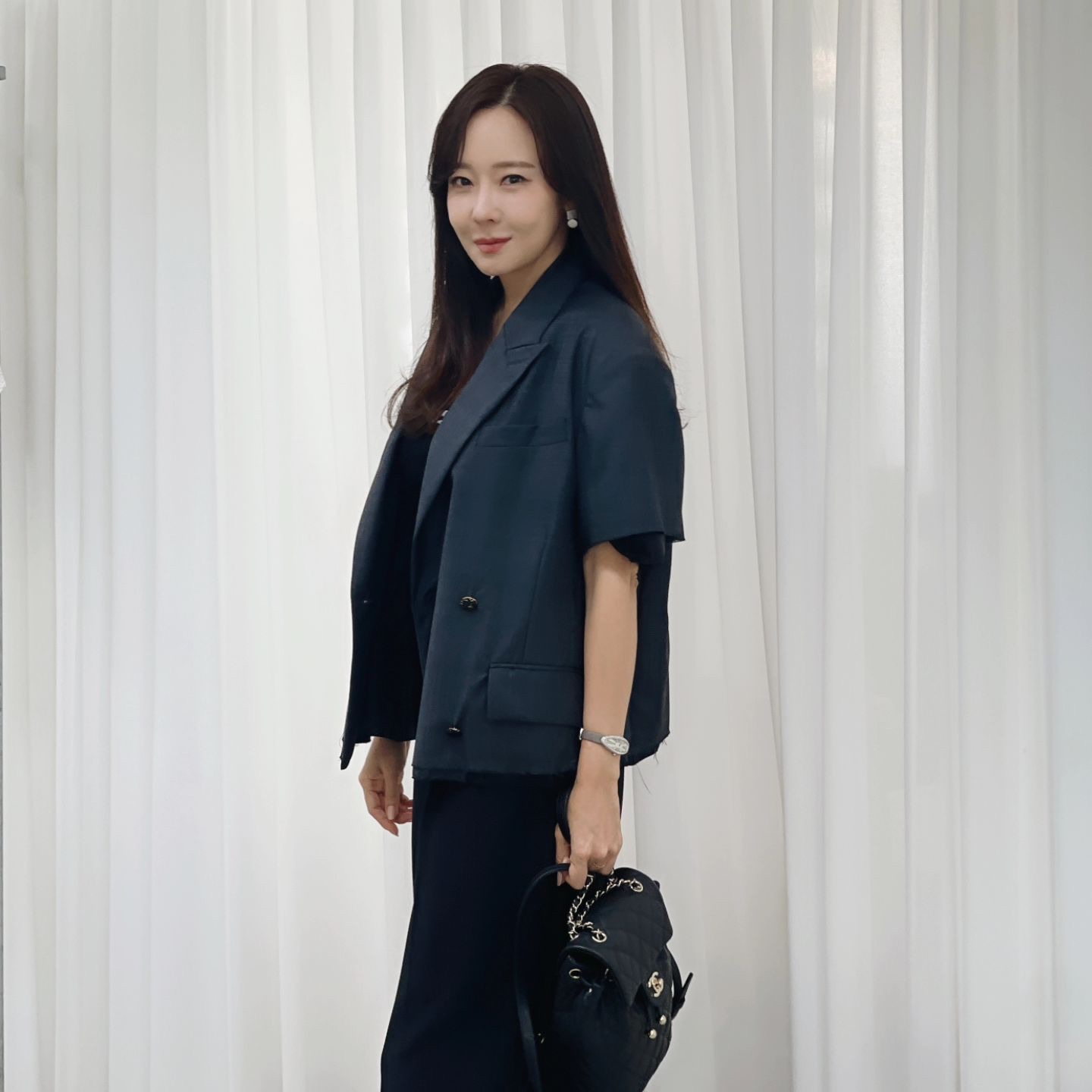 언니들 고급진 뒤태🖤✨샤넬 백팩

1. 고민시: 백팩 그레인드 카프스킨 & 골드 메탈 블랙

2. 이주빈: 가브리엘 백팩 스몰 빈티지 카프스킨 & 골드 실버 메탈 블랙

3. 서예지: 듀마 스몰 백팩 카프스킨 & 골드 메탈 블랙

4. 고민영: 1995 트리플 CC로고 백팩

5. 임수향: 듀마 스몰 백팩 그레인드 샤이니 카프스킨 & 골드 메탈 다크 베이지

6. 이시영: 클래식 미니 백팩

7. 이유비: 백팩 PVC

8. 소유진: 백팩 샤이니 그레인드 카프스킨 & 골드 메탈 블랙 이미지8