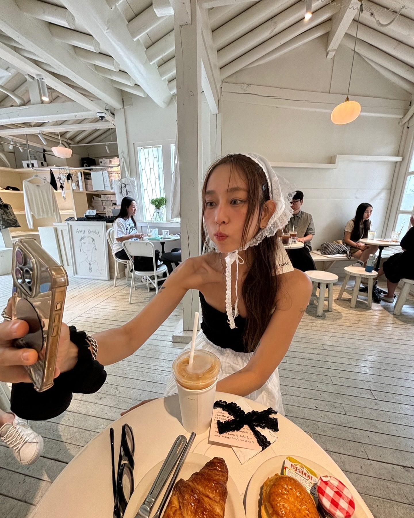 73년생 51세이시라니..🫢
런던베이글뮤지엄 대표님이 말아주는 데일리룩🥯 이미지