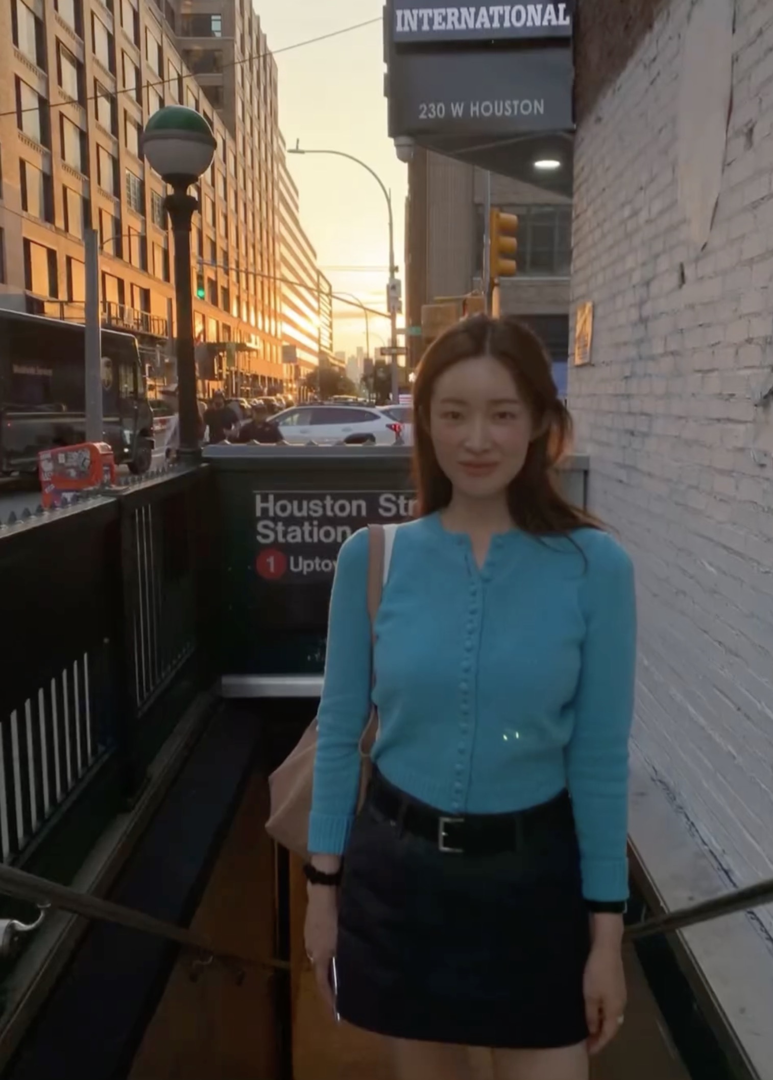 훈녀st 가디건 코디🩵@차정원
입는 순간 얼굴에 형광등 켜지는 블루 톤온톤 가디건 + 청치마 스타일링💙✨ 이미지
