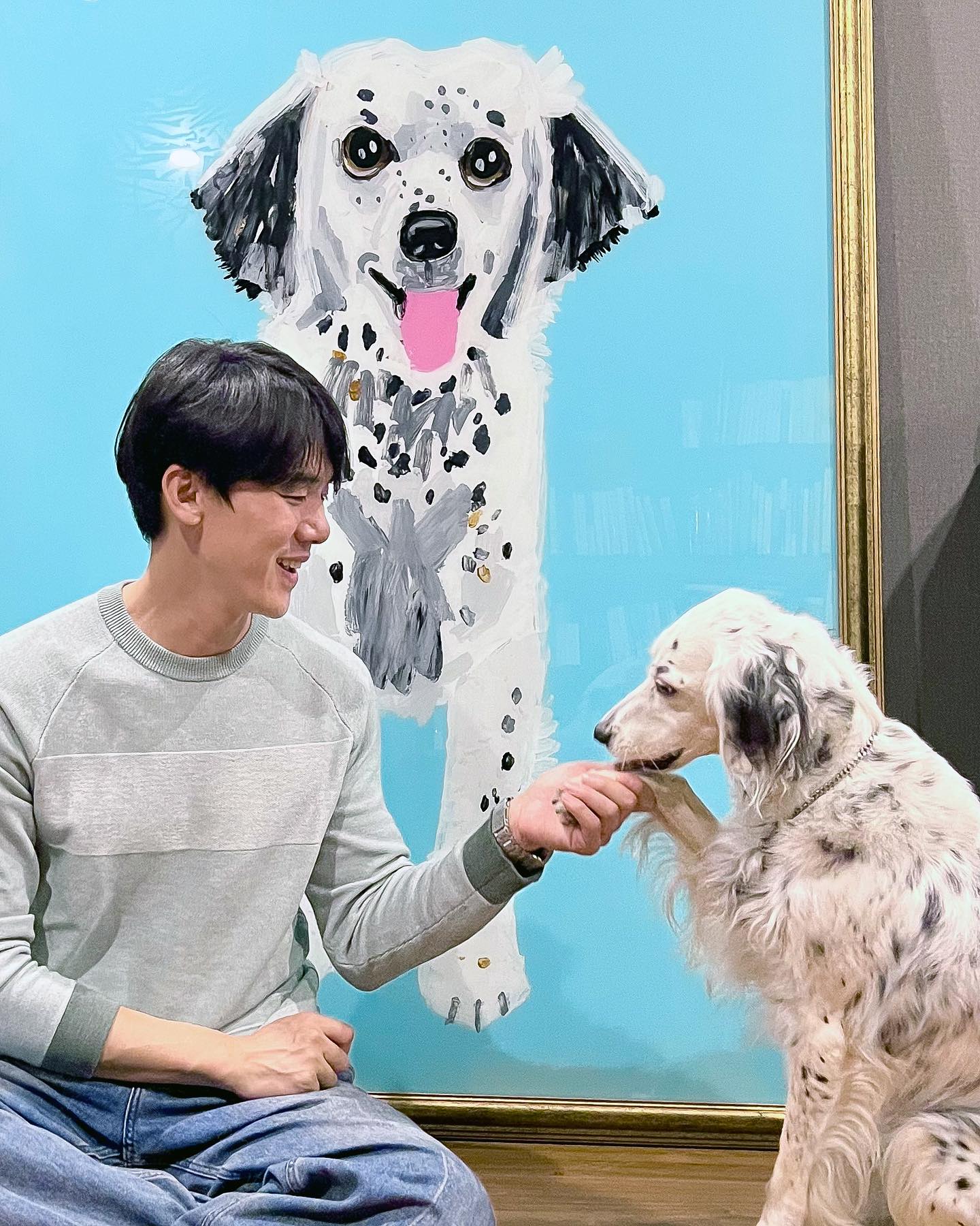 오늘은 행복한 세계 개의 날🐶🤎

오늘은 바로 세계 개의 날 “World Dog Day”! 이날은 동물 복지 및 동물 행동 전문가 콜린 페이지에 의해 만들어진 날으로, 모든 개들에 대한 인식을 개선하고 유기견 보호소에 있는 많은 반려견들을 널리 알리기 위해 시작됐는데요. 유기견을 입양하고 함께 행복한 일상을 보내고 있는 셀럽들을 살펴보세요! 이미지10