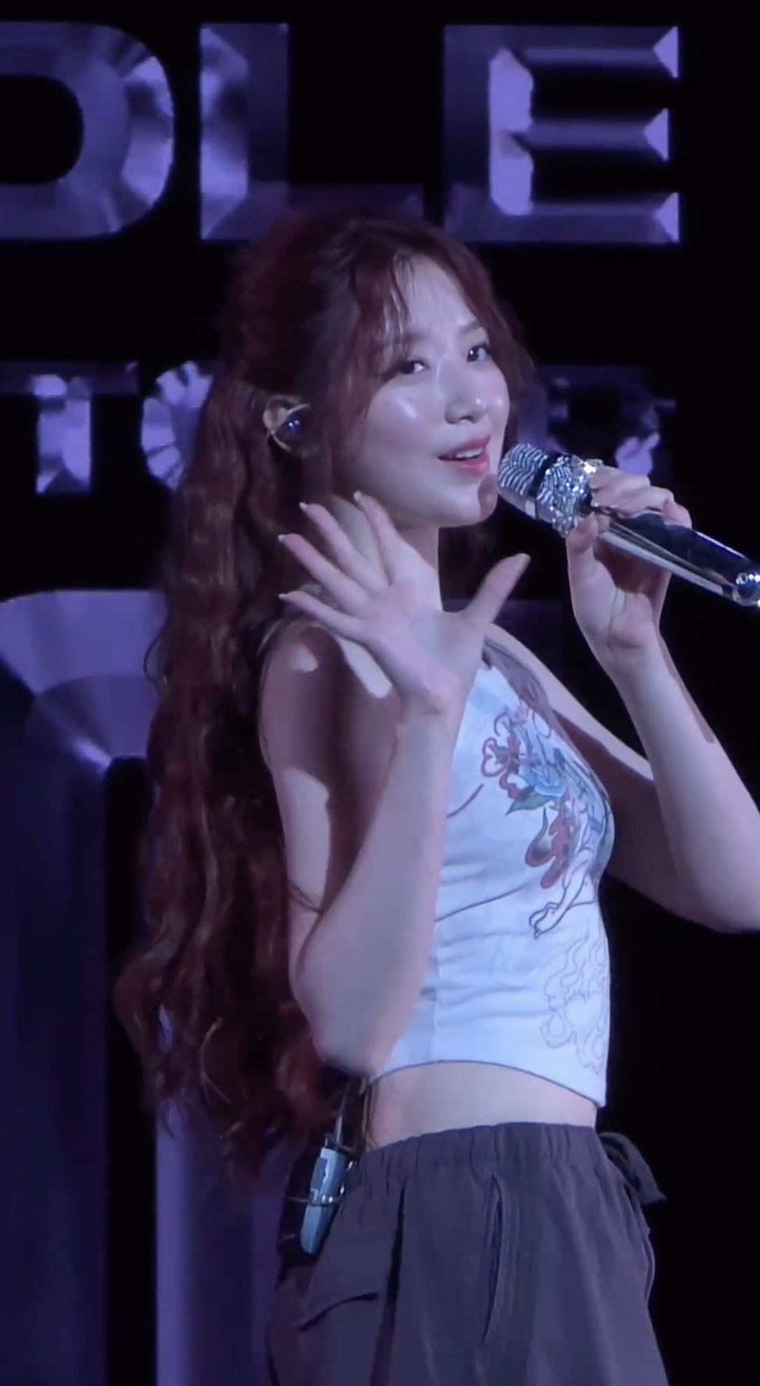 히피펌이 이렇게 청순할수가💗
청순힙의 의인화 슈화의 상큼한 헤어와 힙한 코디로 믹스매치 활용하기👍 이미지