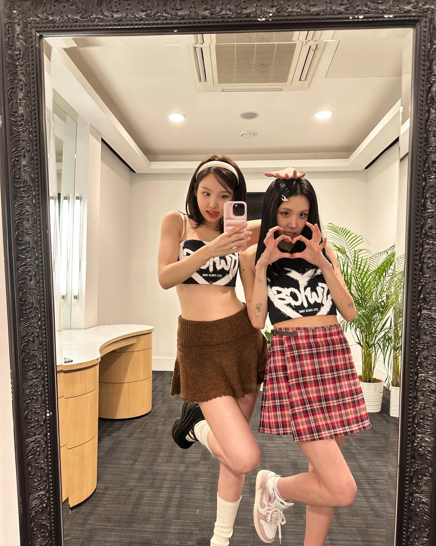 셀럽 폰케이스 브랜드 한국 론칭!🙌🏻

셀럽들이 사랑하는 케이스 브랜드 어반 소피스티케이션이 한국에 정식 론칭합니다. 지난 25일 어반 소피스티케이션은 한국 공식 인스타그램 계정을 오픈하고, ‘커밍 순’이라고 론칭을 예고해 기대를 모으고 있는데요. 어반 소피스티케이션 한국 계정에서 추후 업데이트 소식을 주목해 보세요! 이미지3