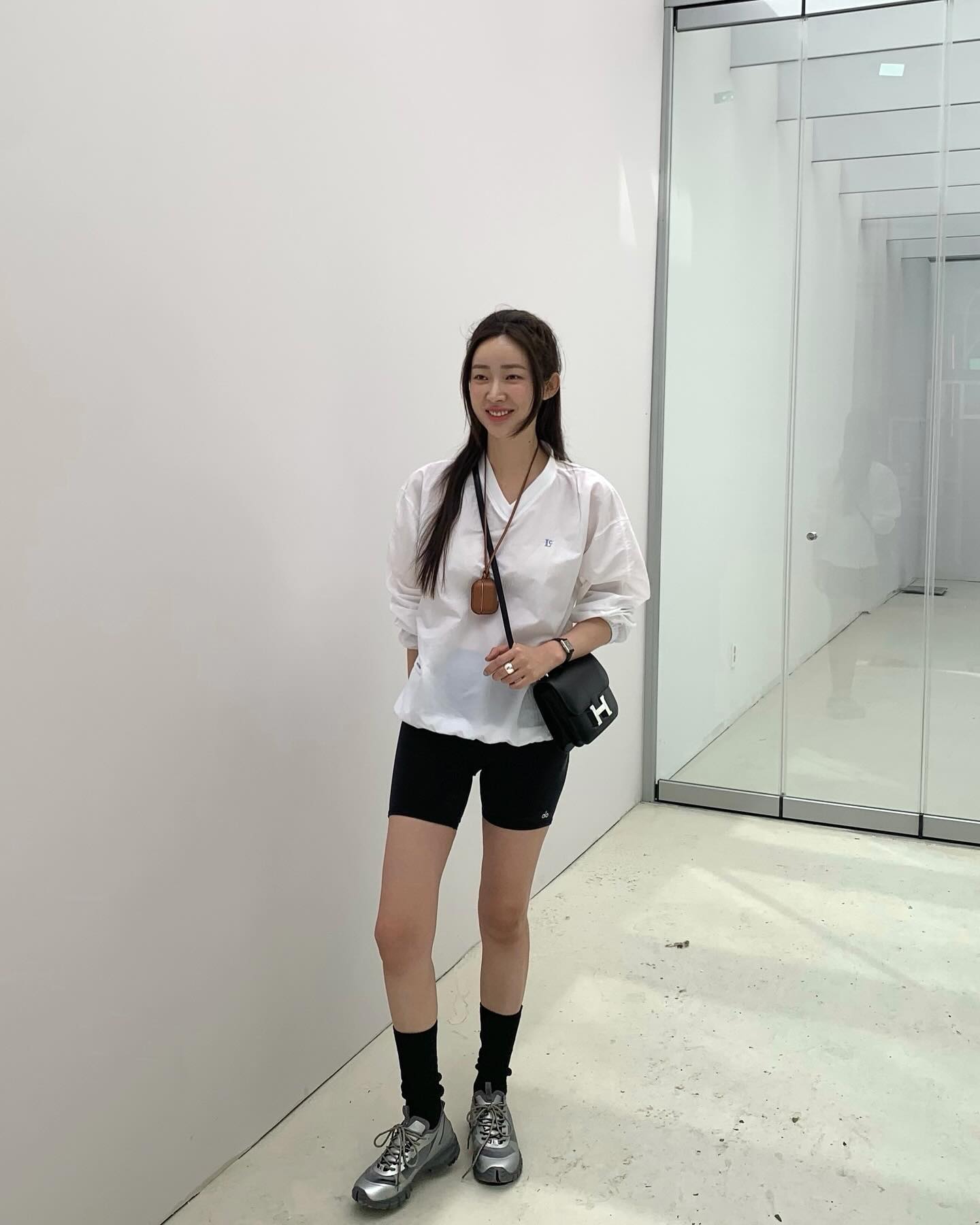 평생드는 에르메스 가방 모음👜
언니들이 선택한 클래식한 에르메스🤍 @갖고싶다..🔥

1. 차정원: 콘스탄스 18, 버킨백 25

2. 박하선: 에르백 31

3. 소유진: 가든파티 30

4. 성유리: 피코탄 18

5. 김소은: 켈리 포쉐트

6. 황신혜: 켈리백 28 이미지