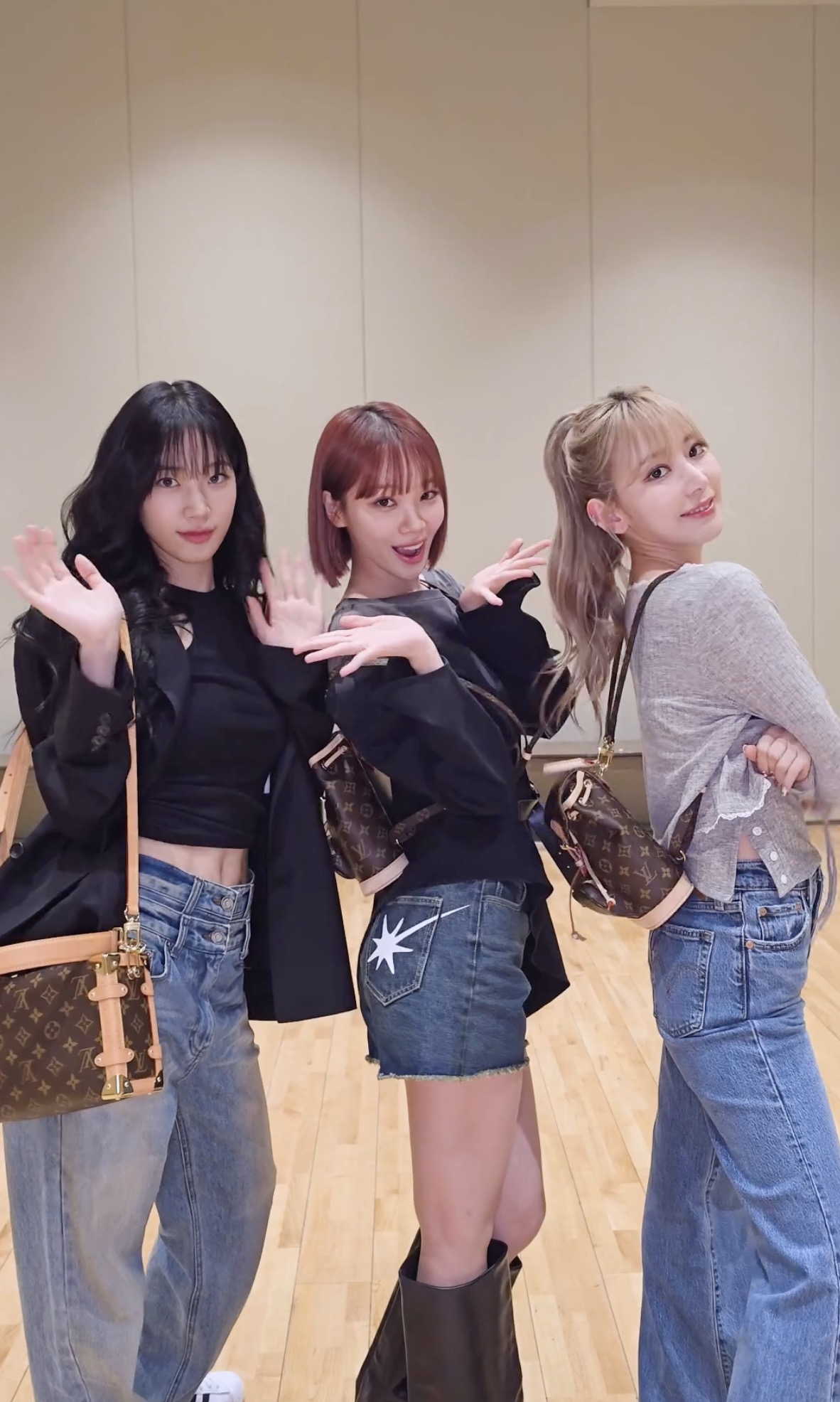 백팩 러버들은 주목🤎@르세라핌
사면 후회 없을 명품 루이비통 백팩✨🎒 이미지
