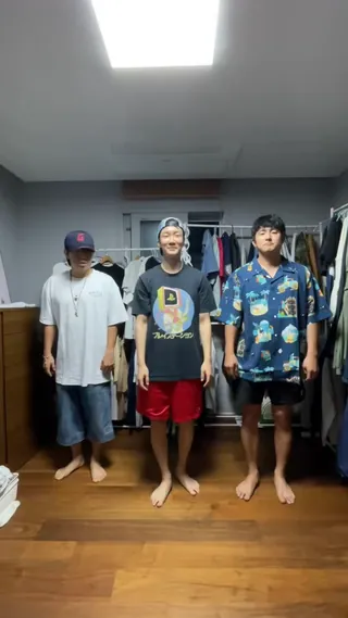 기안84 신곡 민들레 챌린지🌼🕺
본인 챌린지를 보고 뺏기면 어떡하나요🤣@친구들과 도전!👯♀️
기안84 데뷔곡 ‘민들레’를 발표한 가운데, 챌린지가 화제가 되고 있습니다. 지난 25일 방송된 MBC ‘태어난 김에 음악일주’에서 민들레 홀씨처럼 날아와 뿌리내린 이방인들의 모습에서 영감받은 기안84의 첫 번째 곡 ‘민들레’가 공개되었는데요. 신곡 홍보에 필수인 챌린지도 공개되었죠. 자꾸 듣게 되는 '민들레' 후렴구에 맞춰 친구들과 함께 챌린지에 탑승해 보세요! 이미지