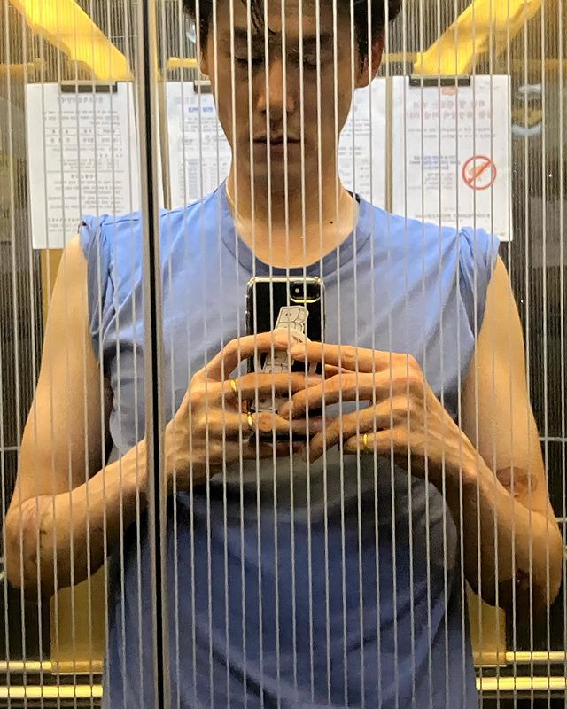 민소매 대신 소매 걷기💦 이미지