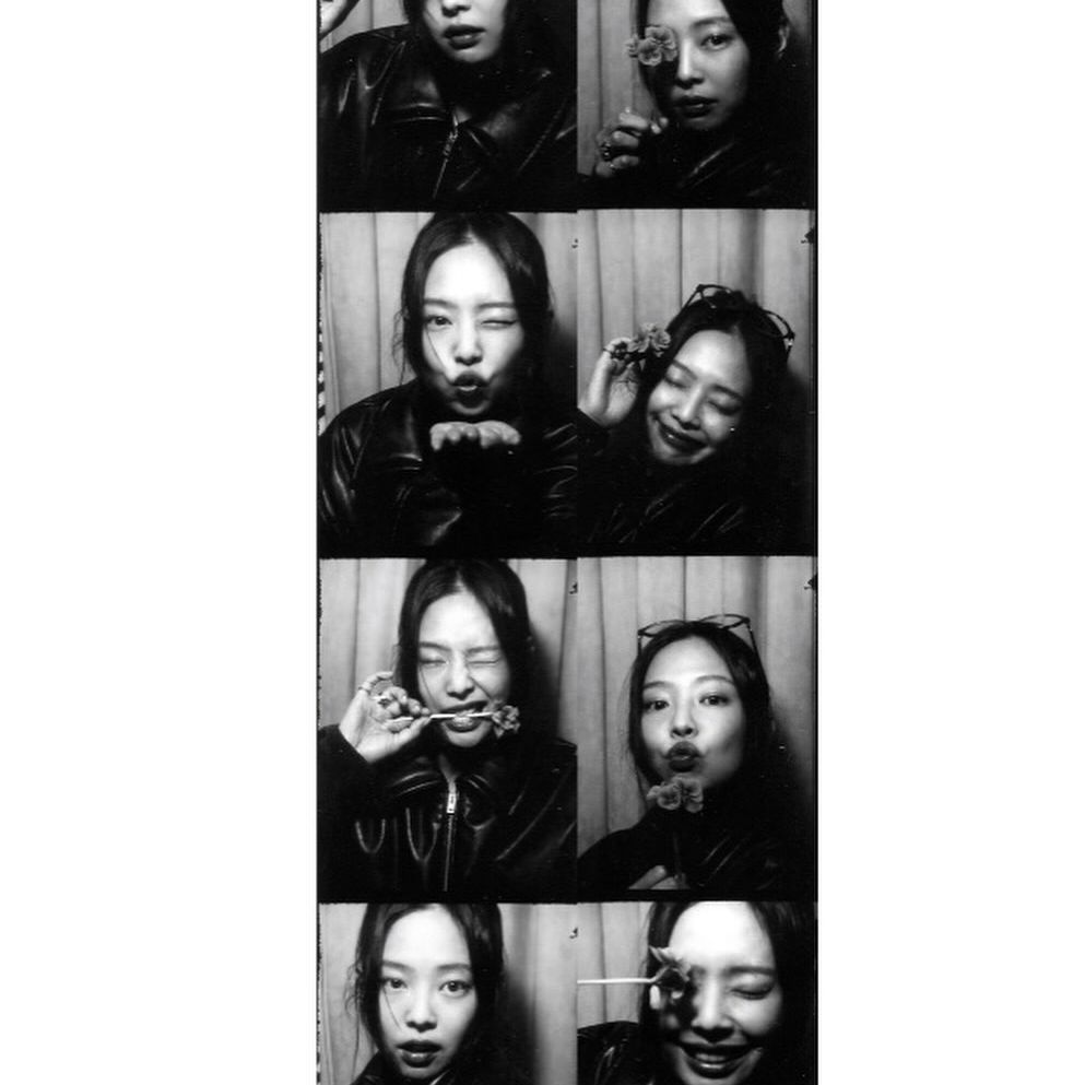 해외 여행 필수 코스🎞️포토부스
흑백톤으로 더 감성 있게 추억 남기기📷 포즈 참고해서 찍자🙌 이미지