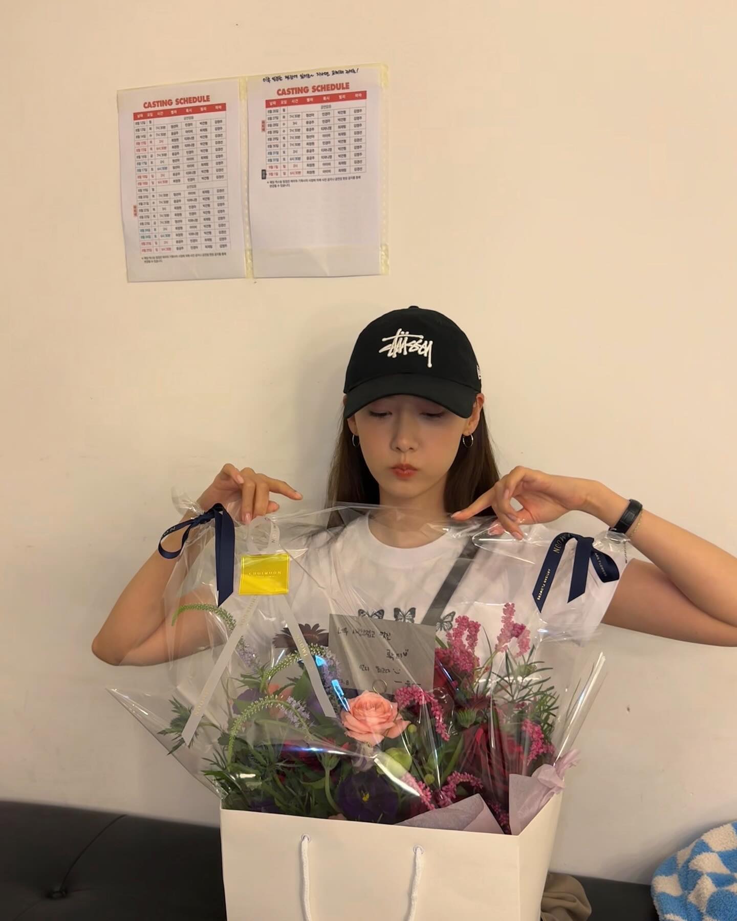 힙한 로고 포인트 스투시 볼캡🖤🧢
손민수하고 싶은 셀럽들 Pick✔️ stussy 모자 리스트

1. 이나은: 스투시 뉴에라 9Twenty 베이직 트러커 블랙 / 스투시 로우 프로 베이직 워시드 스트랩백

2. 윤아: 스투시 베이직 뉴에라 9Twenty 캡 블랙

3. 혜리: 스투시 뉴에라 9Twenty 베이직 트러커 오렌지

4. 박소담: 스투시 파리 트러커 캡 블랙

5. 미미: 스투시 스컬 메쉬 트러커 캡 그린

6. 신시아: 스투시 SS 링크 9트웬티 캡 블랙 이미지