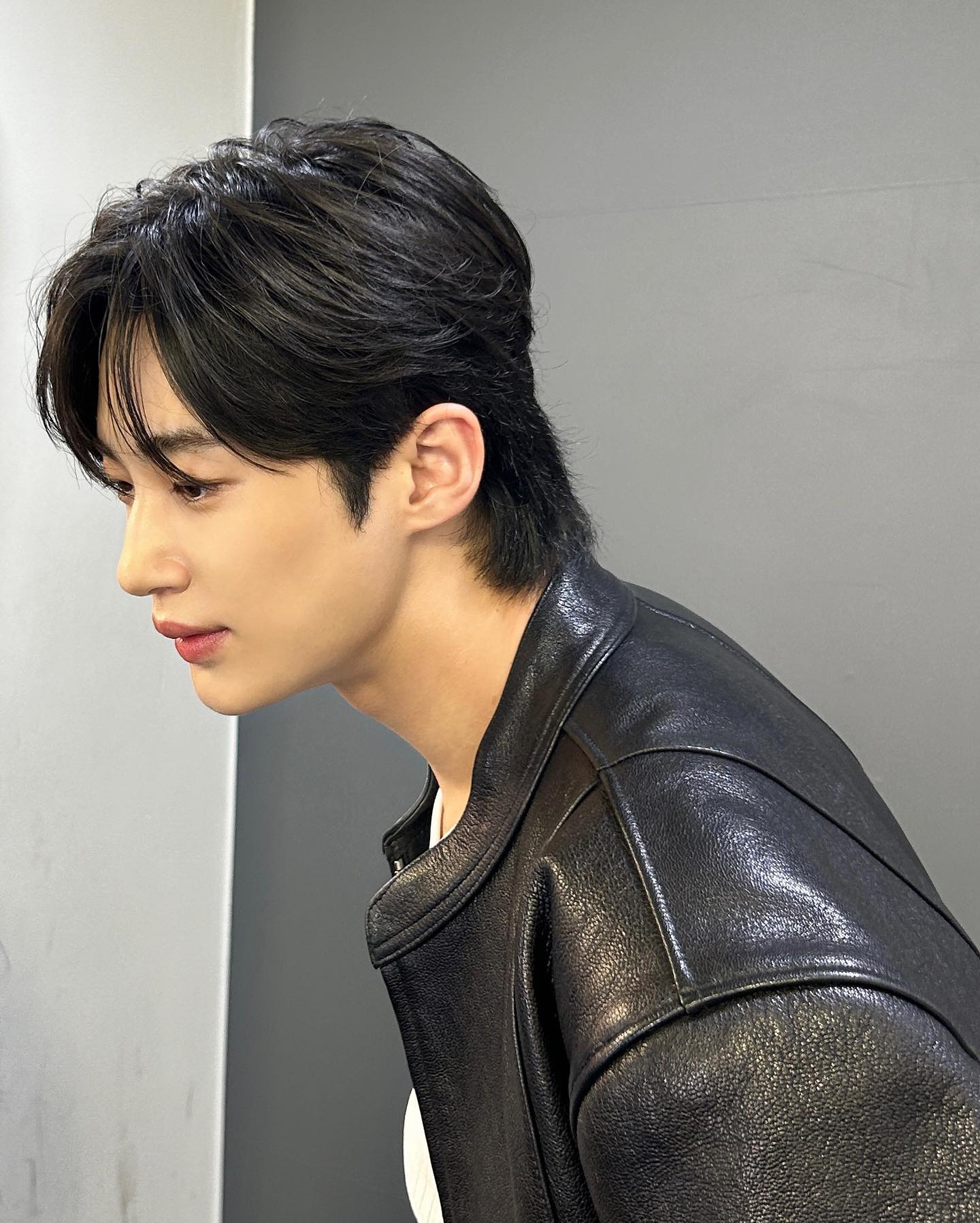 변우석, 신민아와 만난다❤️
요즘 대세 배우 변우석이 tv N X TVING 오리지널 드라마 '손해 보기 싫어서'에 까메오로 특별출연 합니다.
이번 특별출연은 김정식 감독과의 인연으로 성사 되었는데요, 앞서 두 사람은 지난해 JTBC 드라마 '힘쎈여자 강남순'에서 호흡을 맞춘 바가 있습니다. 이미지