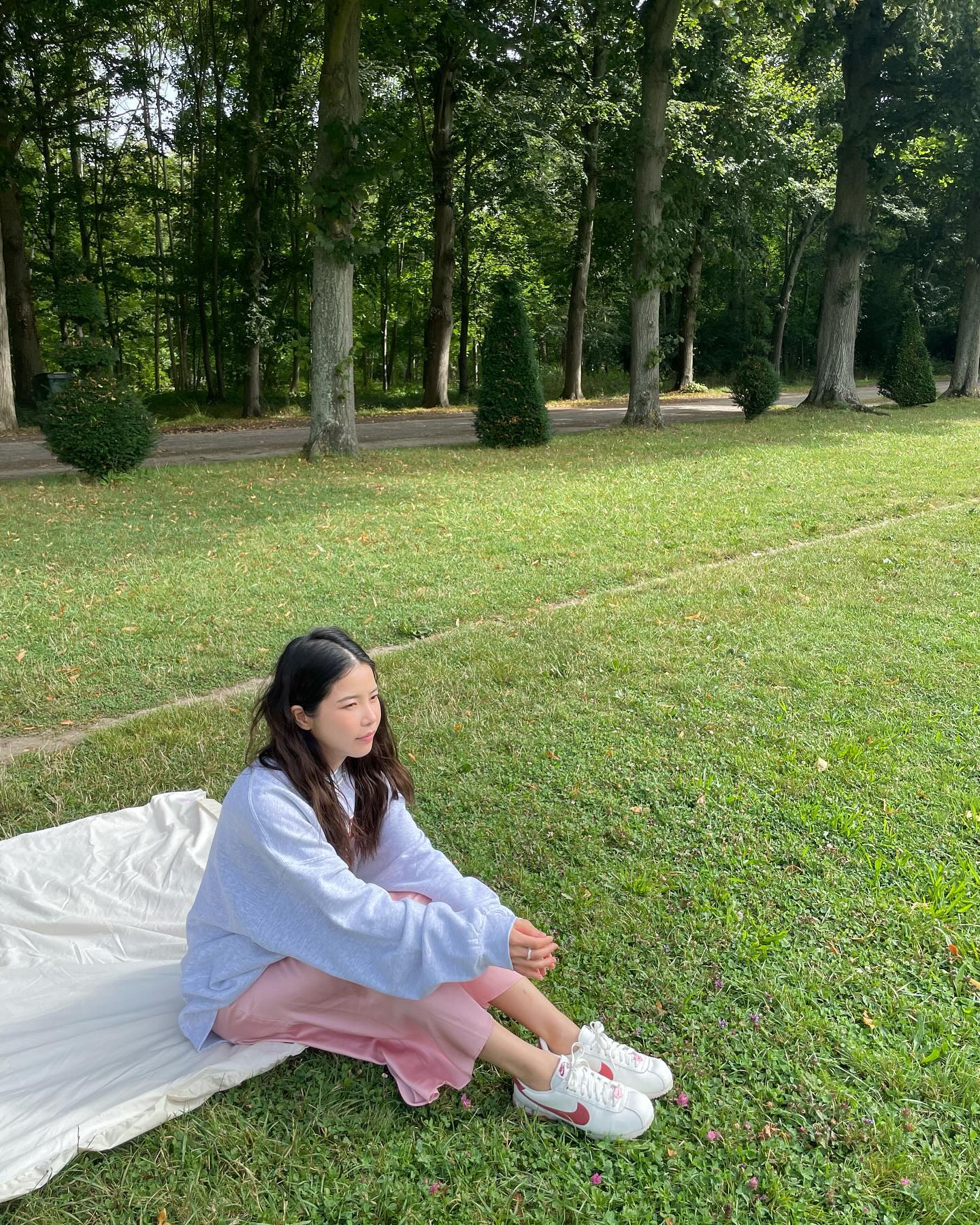 귀여운 나이키 스테디👟코르테즈
셀럽들이 선택한 나이키 코르테즈 컬러 픽🎨✔️@이렇게 코디해

1. 김아영 - 코르테즈 월드 메이크 멕시코

2. 솔라 - 코르테즈 SE 밸런타인데이 세일 어도비

3. 다코타 존슨 - 코르테즈 바로크 브라운

4. 안소희 - 코르테즈 세일 카카오 와우

5. 박민하 - 코르테즈 화이트 블랙

6. 공민지 - 코르테즈 빈티지 블랙 세일

7. 서은수 - 코르테즈 SE 밸런타인데이 세일 어도비

8. 김나영 - 코르테즈 골지 그린 앤 말라카이트 이미지2
