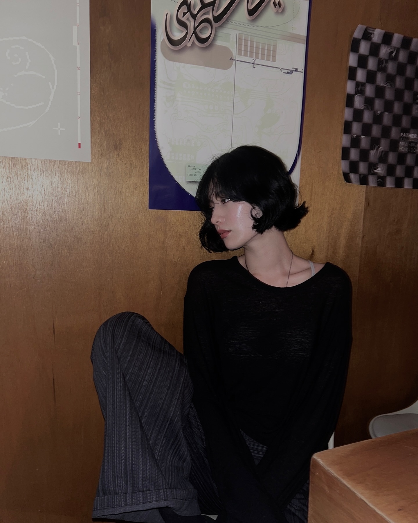 단발 나나🩶맨투맨+미니스커트 이미지3