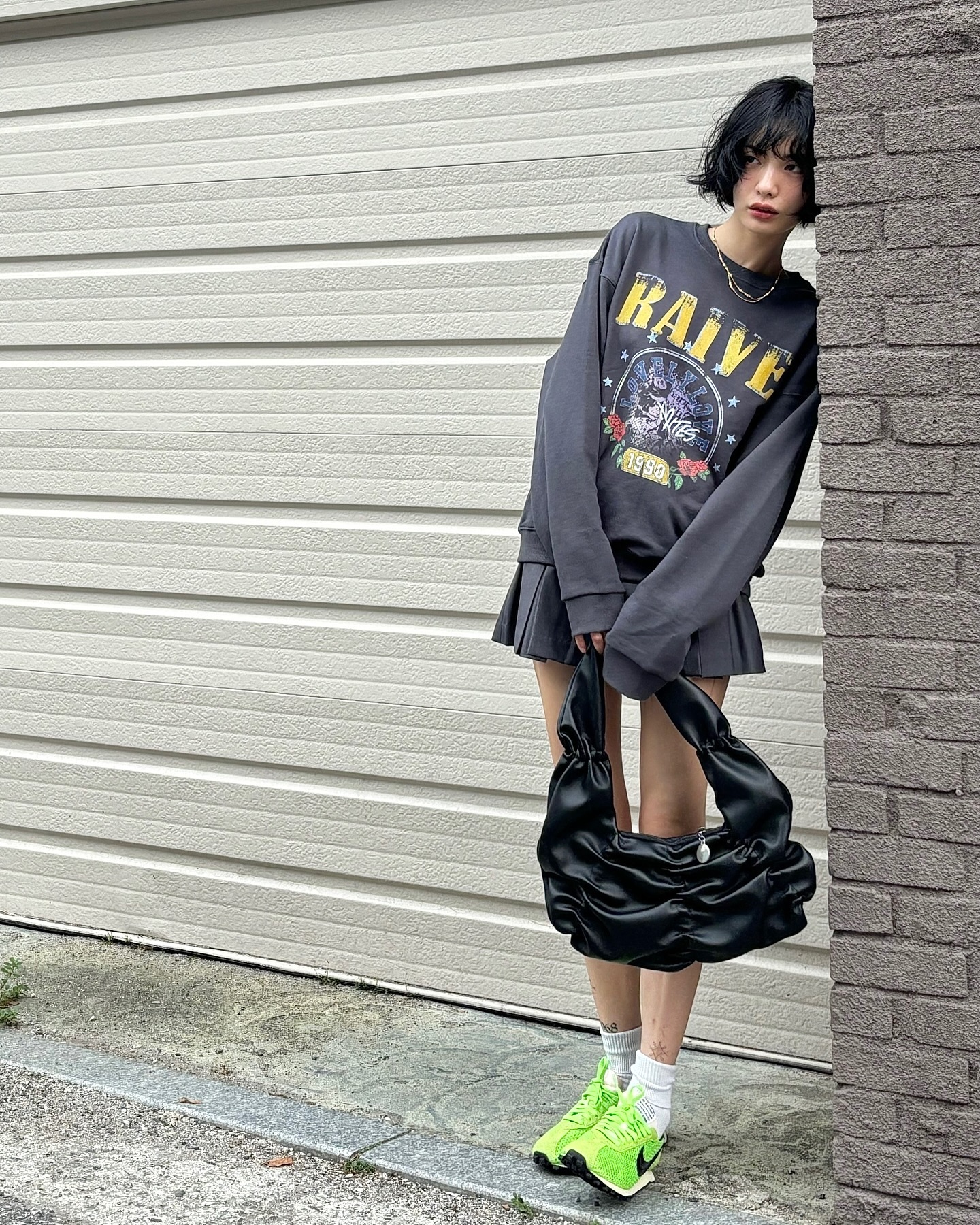 단발 나나🩶맨투맨+미니스커트 이미지5