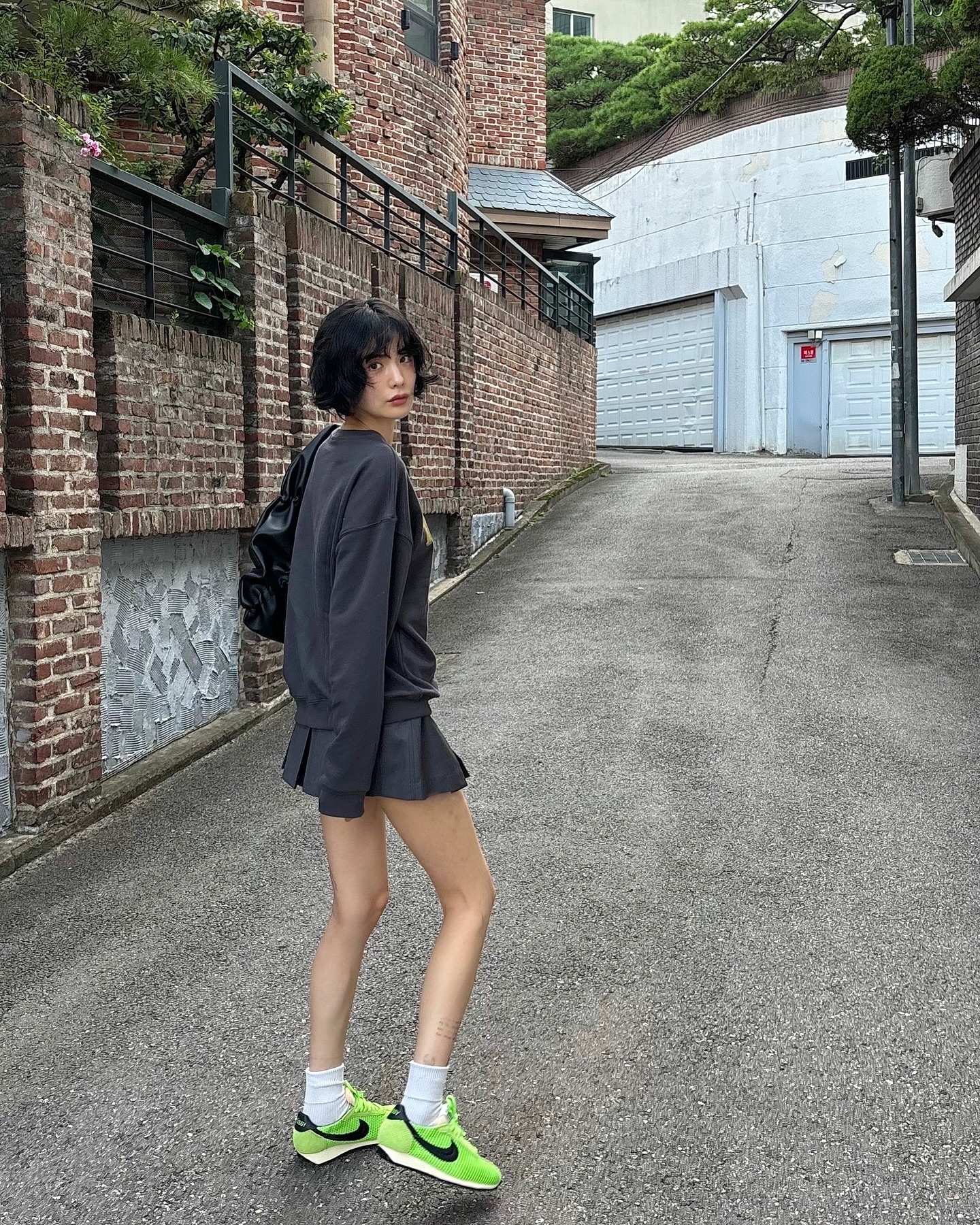 단발 나나🩶맨투맨+미니스커트 이미지10