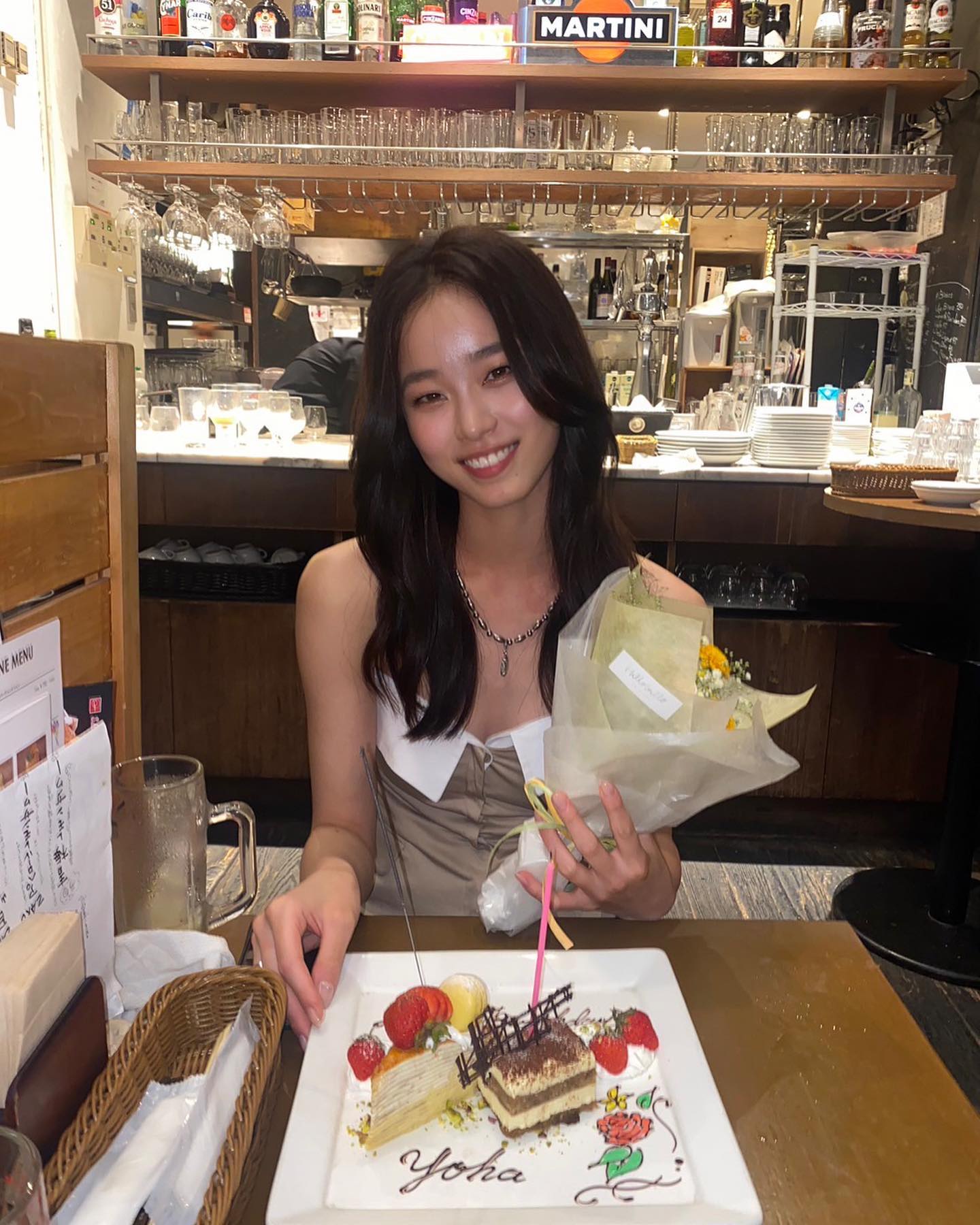 오상욱의 그녀 하루카 토도야💖
직접 밝힌 이상형과 딱 맞는 혼혈 모델👸🏻그녀가 궁금해🔎

오상욱의 열애설 상대로 화제가 되고 있는 하루카 토도야. 그녀는 2000년생 한일 혼혈 모델로 한국과 일본에서 모델 겸 인플루언서로 활동을 하고 있는데요. 러시아 국립 볼쇼이 발레 아카데미에서 발레를 전공한 것으로 알려졌으며 176cm의 큰 키에 여리여리한 몸매, 동양적이면서도 세련된 이미지를 갖고 있죠. 하루카 토도야는 패션 매거진 ‘보그 재팬’의 커버를 장식하기도 했는데요. 오상욱이 이상형으로 언급했던 키 크고 멋있는 사람과 딱 들어맞는 이미지일뿐더러 아직까지 열애설에 대해 공식적인 입장은 내놓지 않은 상태라 더욱 궁금증이 모아지고 있습니다. 이미지3