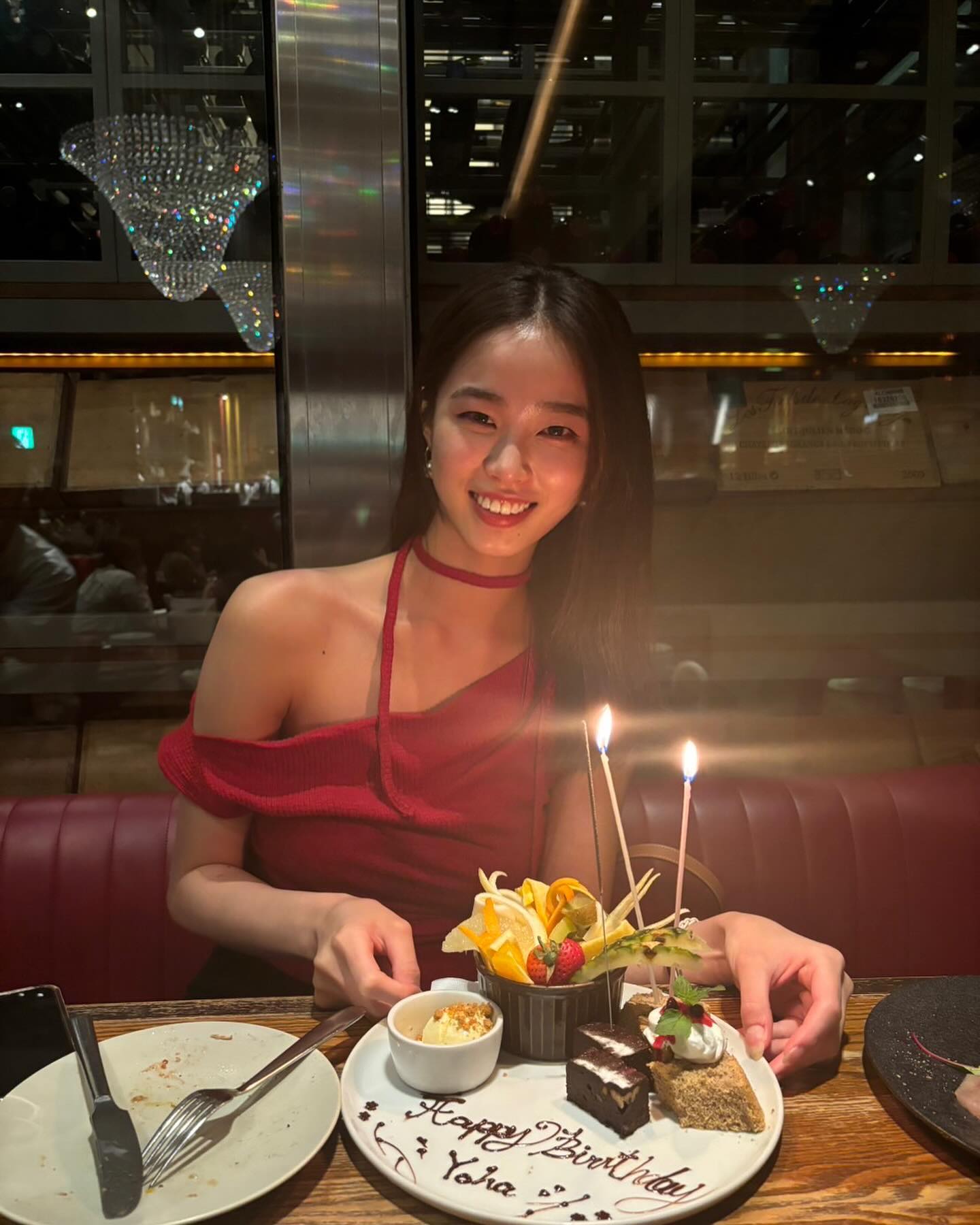오상욱의 그녀 하루카 토도야💖
직접 밝힌 이상형과 딱 맞는 혼혈 모델👸🏻그녀가 궁금해🔎

오상욱의 열애설 상대로 화제가 되고 있는 하루카 토도야. 그녀는 2000년생 한일 혼혈 모델로 한국과 일본에서 모델 겸 인플루언서로 활동을 하고 있는데요. 러시아 국립 볼쇼이 발레 아카데미에서 발레를 전공한 것으로 알려졌으며 176cm의 큰 키에 여리여리한 몸매, 동양적이면서도 세련된 이미지를 갖고 있죠. 하루카 토도야는 패션 매거진 ‘보그 재팬’의 커버를 장식하기도 했는데요. 오상욱이 이상형으로 언급했던 키 크고 멋있는 사람과 딱 들어맞는 이미지일뿐더러 아직까지 열애설에 대해 공식적인 입장은 내놓지 않은 상태라 더욱 궁금증이 모아지고 있습니다. 이미지