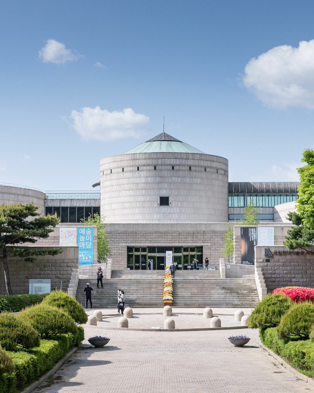 국립현대미술관 무료 관람 실시🙌🏻

국립현대미술관이 특별 무료 관람을 실시합니다. 이번 무료 관람은 ‘2024 대한민국미술축제’ 사업에 동참하고 추석 연휴를 맞아 풍성한 문화 향유 기회를 제공하기 위해 진행되는데요. 모든 관람객은 국립현대미술관 서울, 과천, 덕수궁, 청주에 한하여 미술여행주간(9월 1일~11일)과 추석 연휴(9월 16일~18일) 동안 무료로 전시를 관람할 수 있습니다. 이미지2