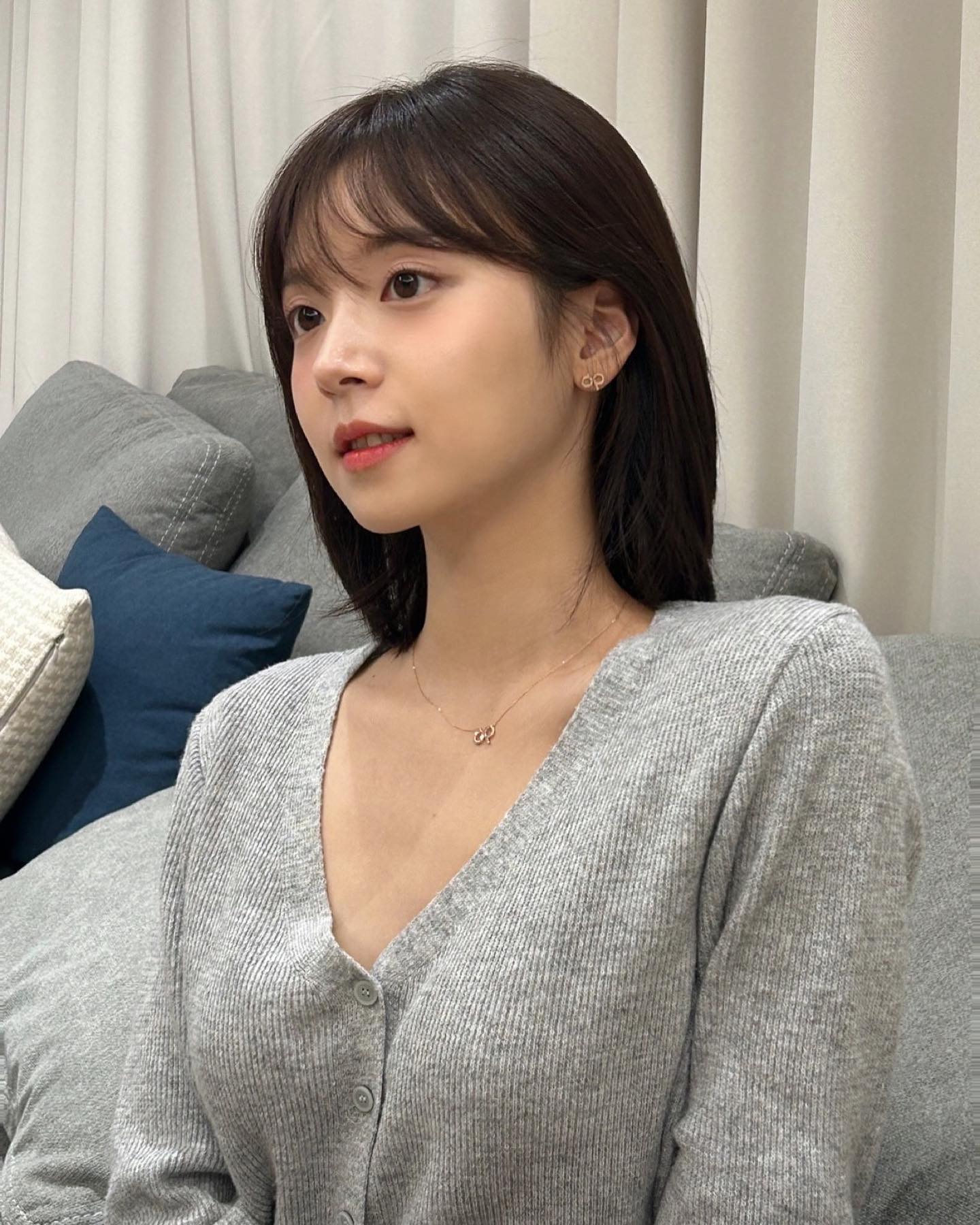 가을 미니멀룩🩶🖤그레이 가디건 이미지