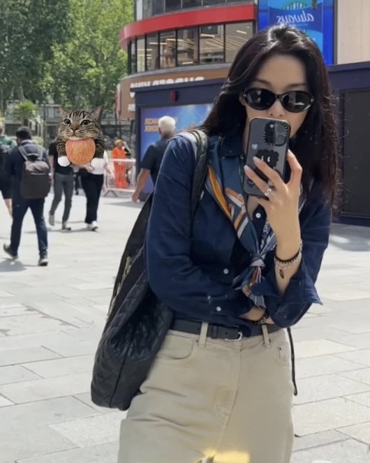 가을 셔츠에 스카프로 분위기🤍✨ 이미지