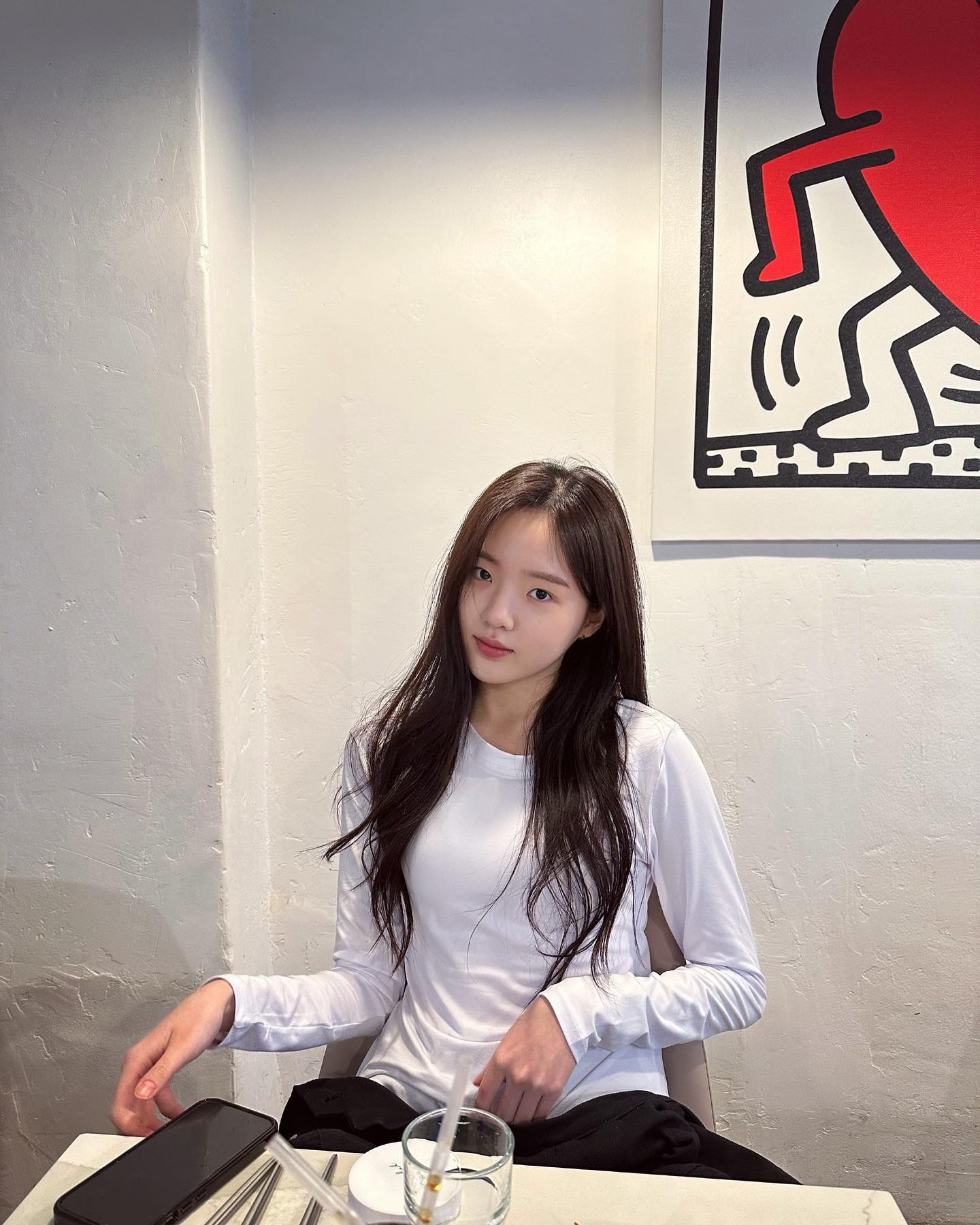 지금 필수인 얇은 롱슬리브🤍🩶
단독으로도 입고 뷔스티에 레이어드해서 입는 만능템🫶🍃 이미지3