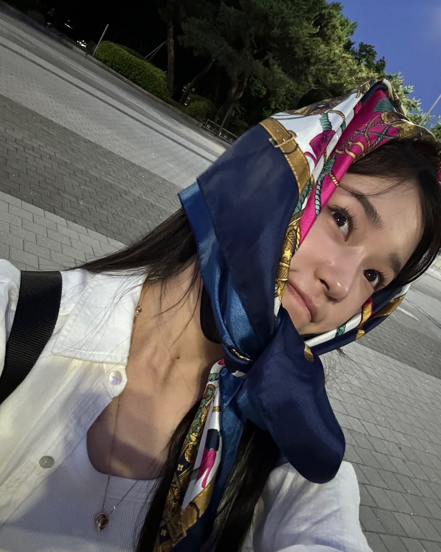 가을 셔츠에 스카프로 분위기🤍✨ 이미지5