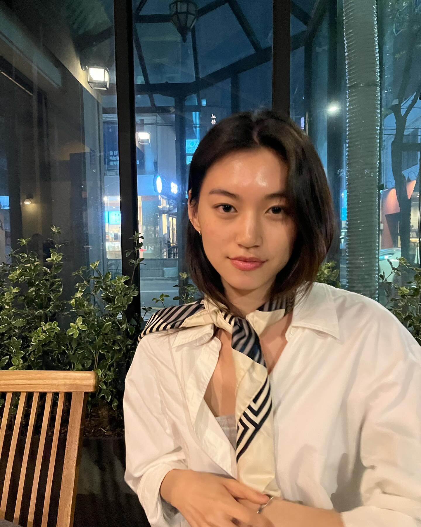 가을 셔츠에 스카프로 분위기🤍✨ 이미지