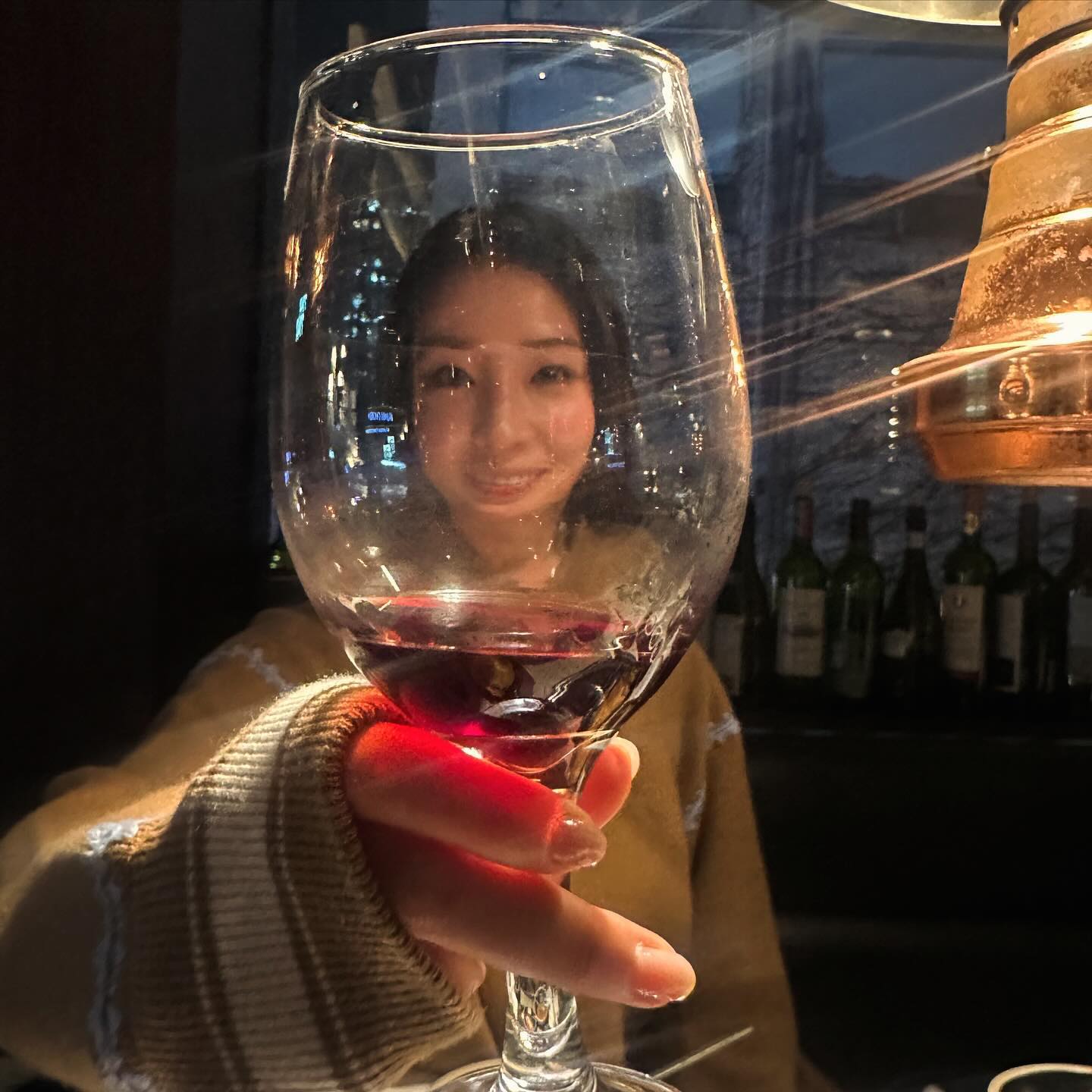 주말엔 무드있게 와인 잔든건 포즈🍷 이미지