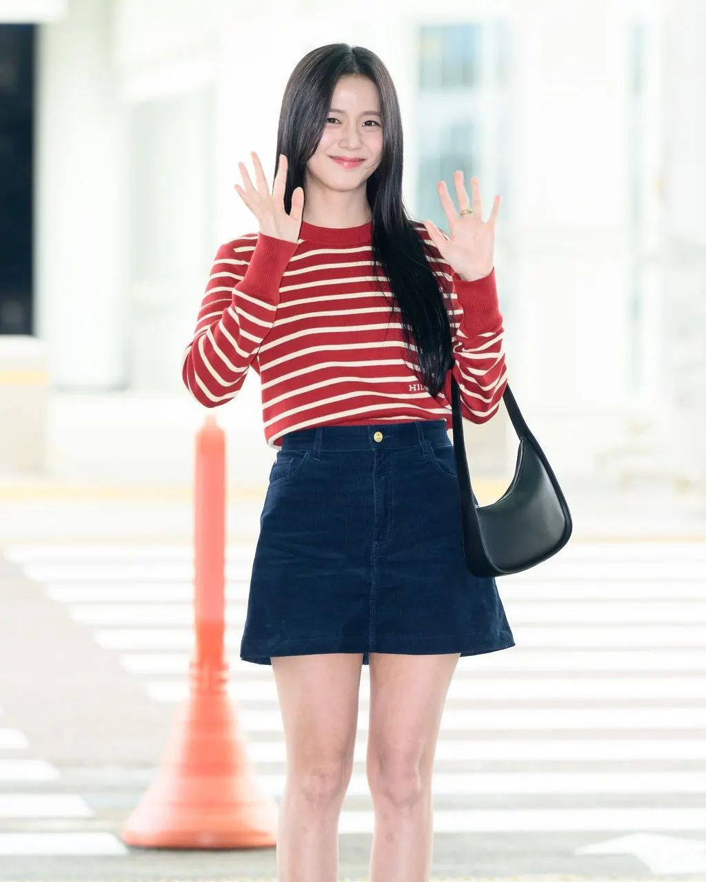 요즘 셀럽들은 어떤 백을 맬까🤔
브랜드별로 정리한 셀럽들의 가방 정보! 참고해봐🙌

1. 차정원: 프라다 - 에메 라지 가죽 숄더백

2. 크리스탈: 폴로 랄프 로렌 - RL 888 박스 카프스킨 크로스바디

3. 지수: 더로우 - 하프 문 가죽 숄더 백

4. 이주연: 지미추 - 다이아몬드 토트 백

5. 하니: 구찌 - GG 밀라노 미니 숄더백

6. 설현: 쿠론 - 몬 드 라피아(Mon de Raffia) 토트 13 카라멜 카페

7. 해린: 디올 - 스몰 디올 카로 백팩(국내에만 선출시) 이미지3